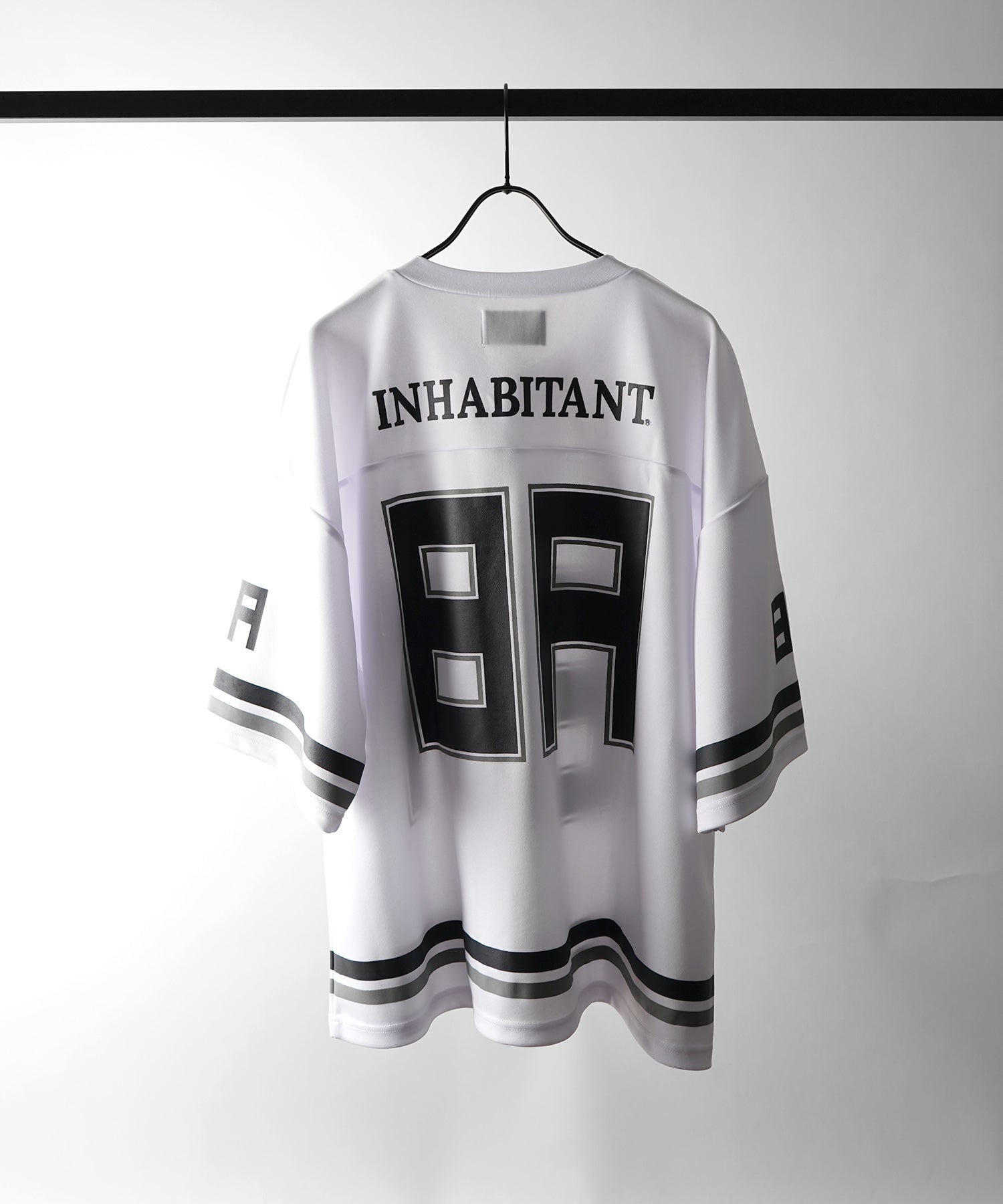 【MENS】ビッグシルエット フロントナンバリングプリント 半袖フットボールTシャツ /inhabitant(インハビタント)