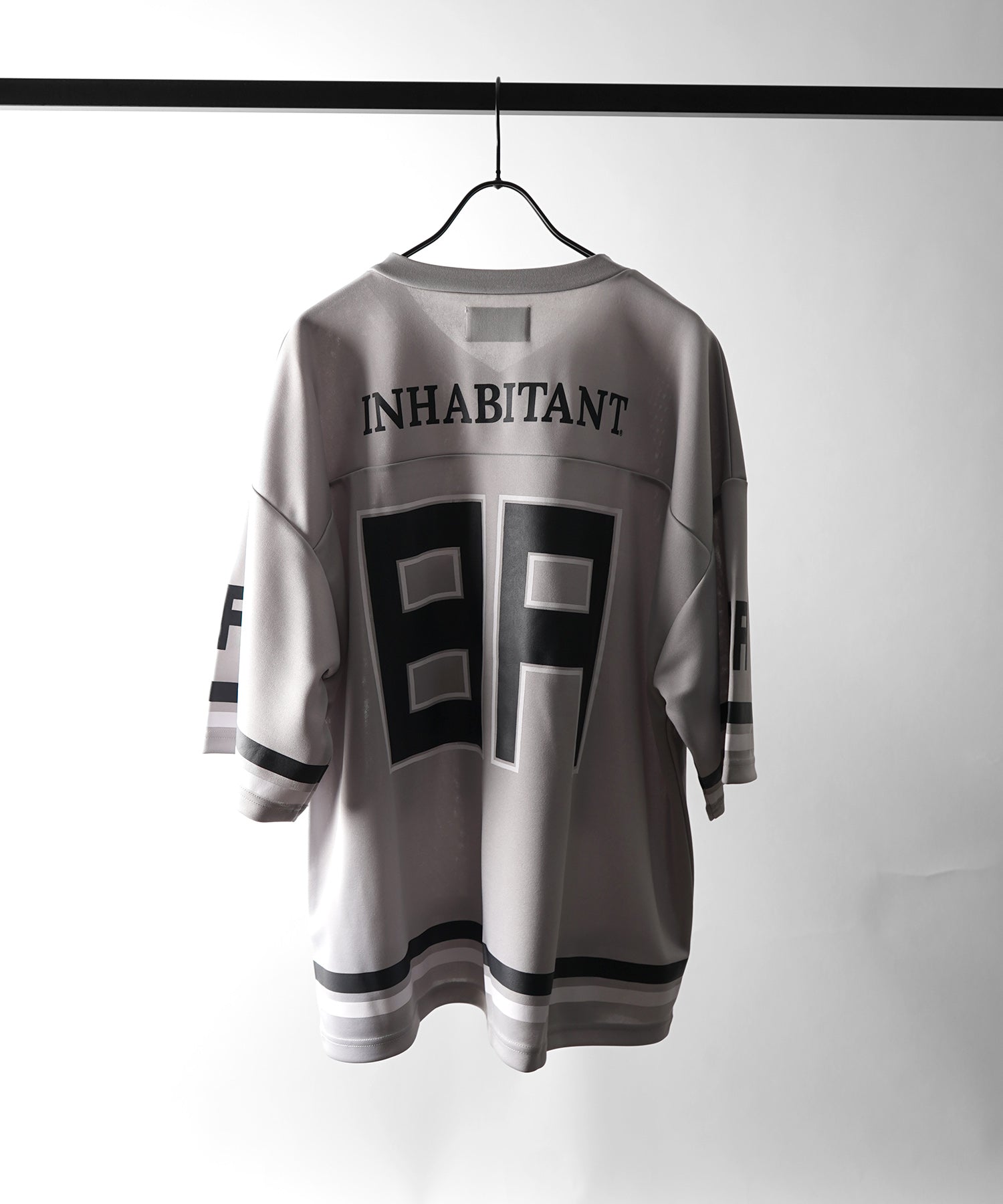 【MENS】ビッグシルエット フロントナンバリングプリント 半袖フットボールTシャツ /inhabitant(インハビタント)