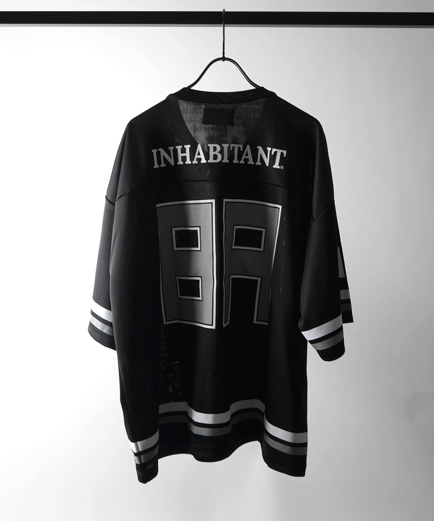 【MENS】ビッグシルエット フロントナンバリングプリント 半袖フットボールTシャツ /inhabitant(インハビタント)