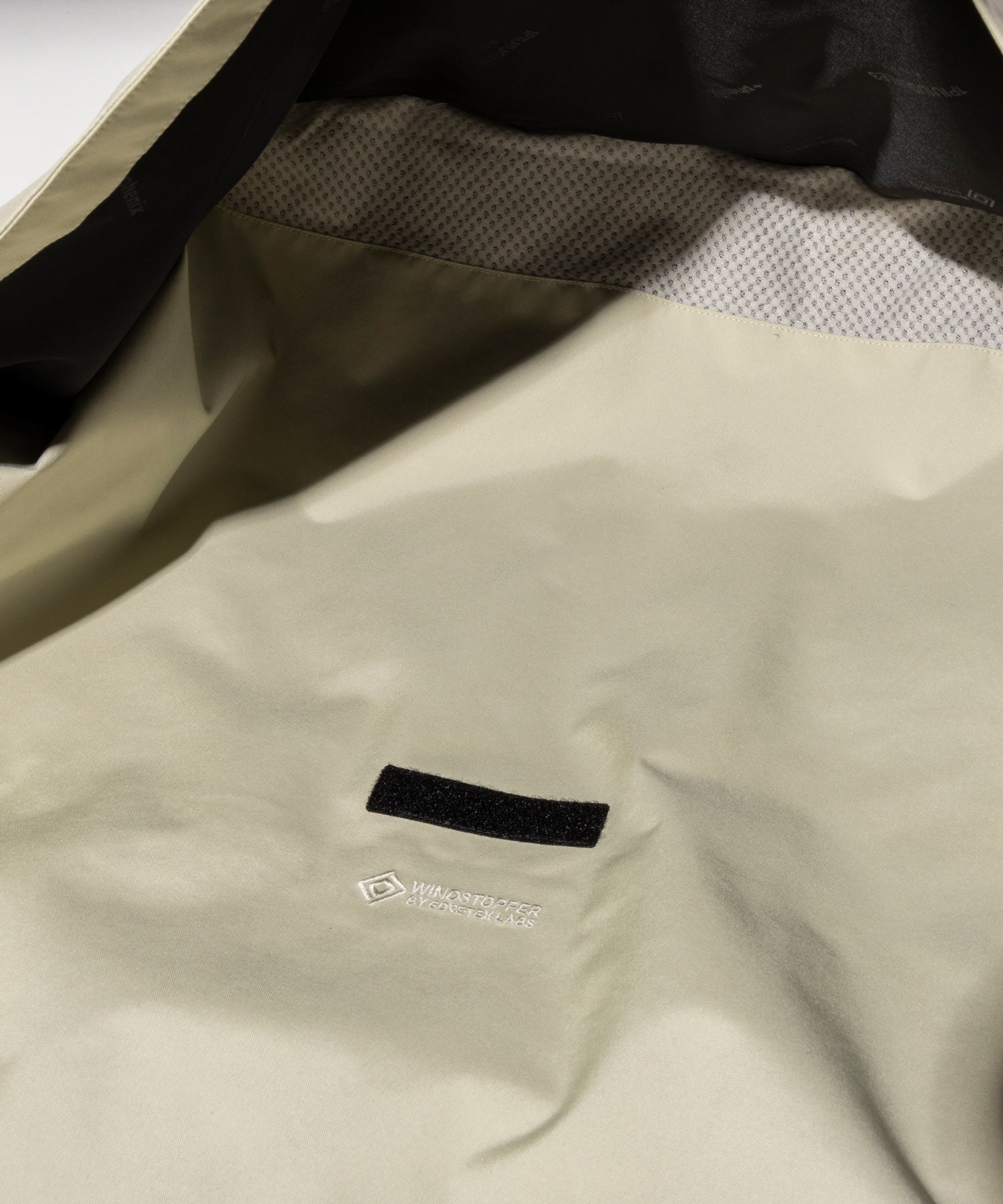 【MENS】GTX HOODED LAYER SNOW JACKET フーデッドレイヤースノージャケット / WINDSTOPPER(R) プロダクト by GORE-TEX LABS /ウィンドストッパー/ゴアテックス/1PIU1UGUALE3 RELAX × +phenix(ウノピゥウノウグァーレトレ リラックス)