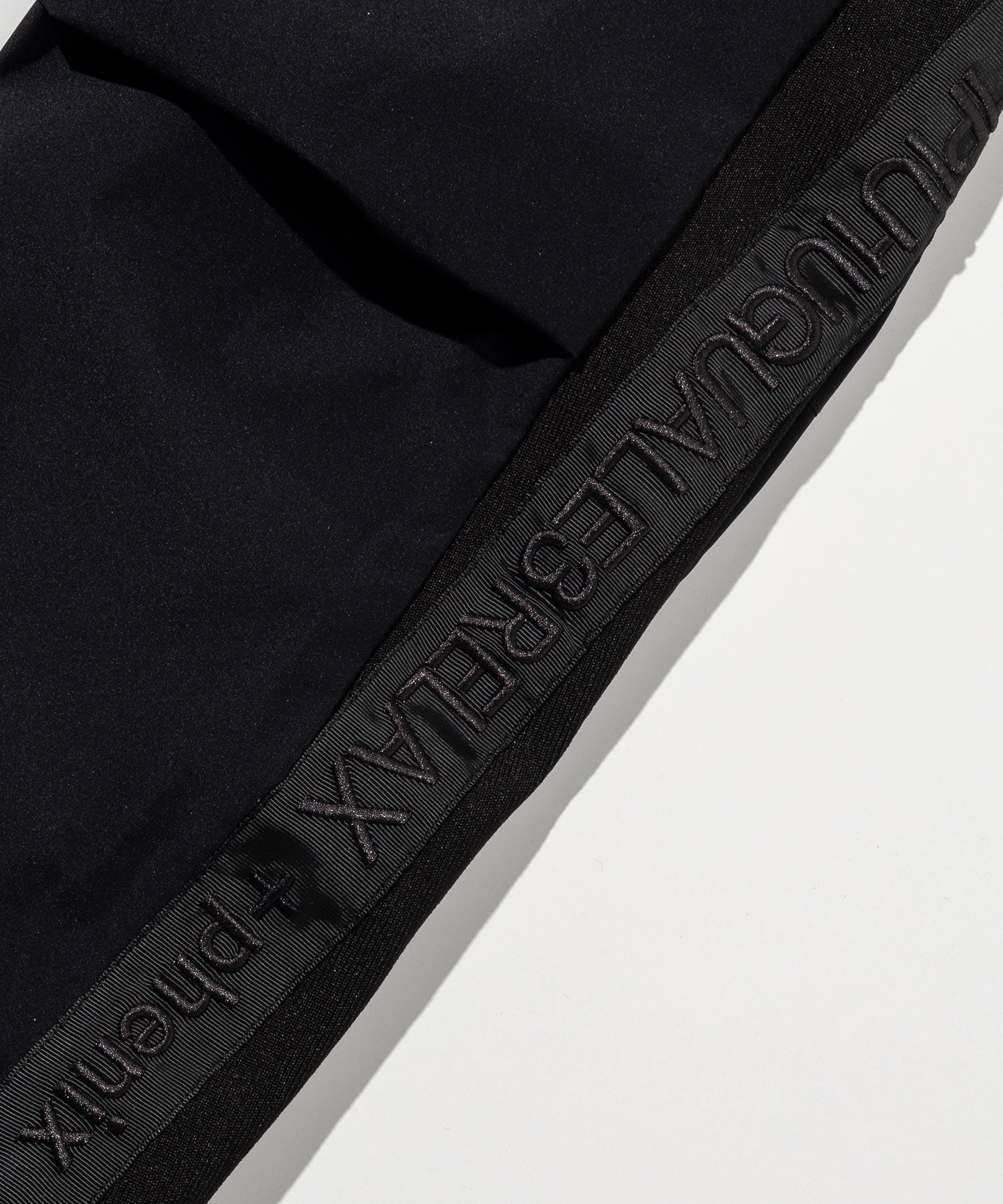 【MENS】GTX SIDE LOGO JOGGER PANTS サイドロゴジョガーパンツ / WINDSTOPPER(R) プロダクト by GORE-TEX LABS /ウィンドストッパー/ゴアテックス/1PIU1UGUALE3 RELAX × +phenix(ウノピゥウノウグァーレトレ リラックス)