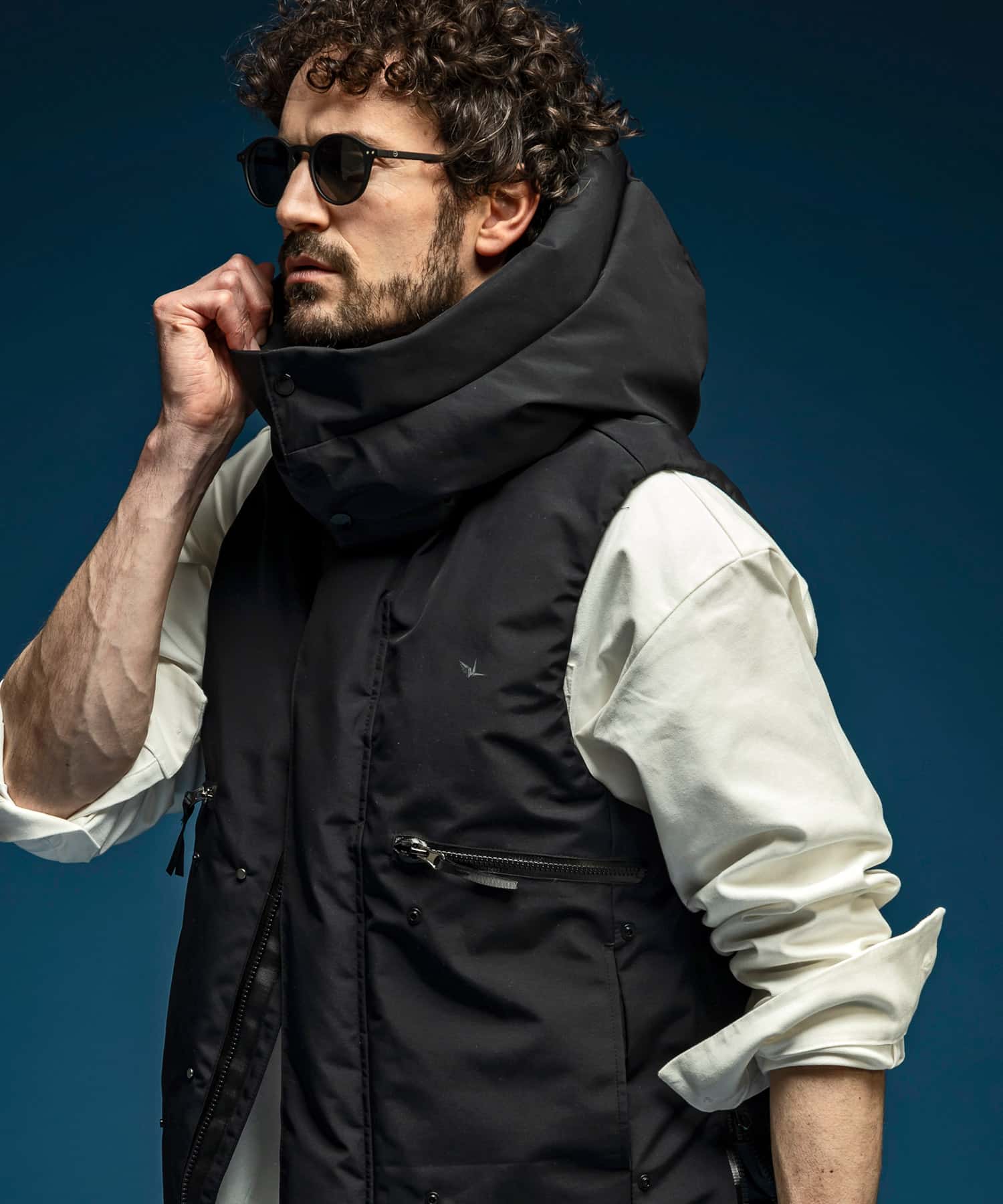 【MENS】フラップポケットダウンベスト WINDSTOPPER(R) プロダクト by GORE-TEX LABS /ウィンドストッパー/ゴアテックス/1PIU1UGUALE3 RELAX × +phenix(ウノピゥウノウグァーレトレ リラックス)