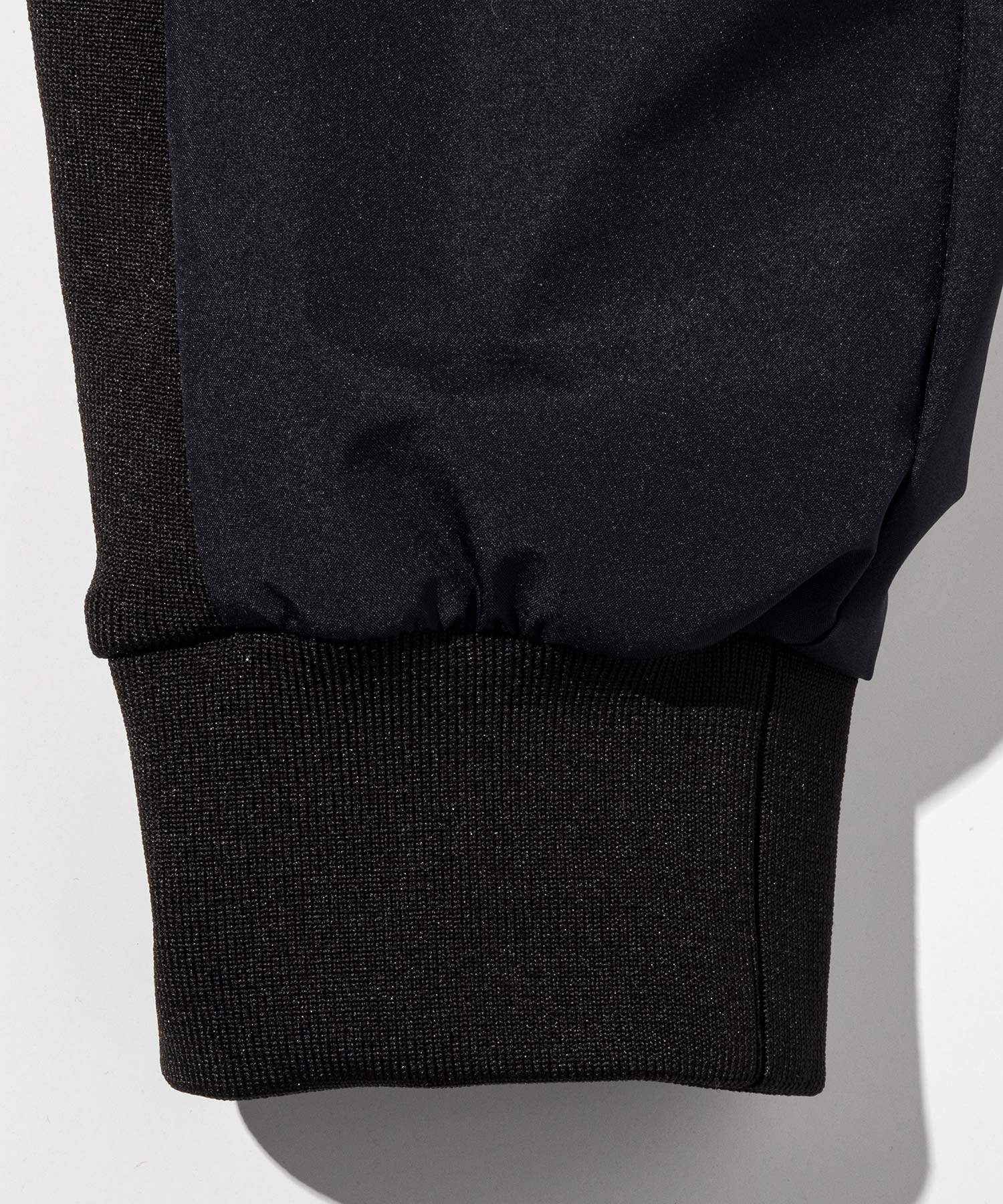 【MENS】GTX SIDE LOGO JOGGER PANTS サイドロゴジョガーパンツ / WINDSTOPPER(R) プロダクト by GORE-TEX LABS /ウィンドストッパー/ゴアテックス/1PIU1UGUALE3 RELAX × +phenix(ウノピゥウノウグァーレトレ リラックス)