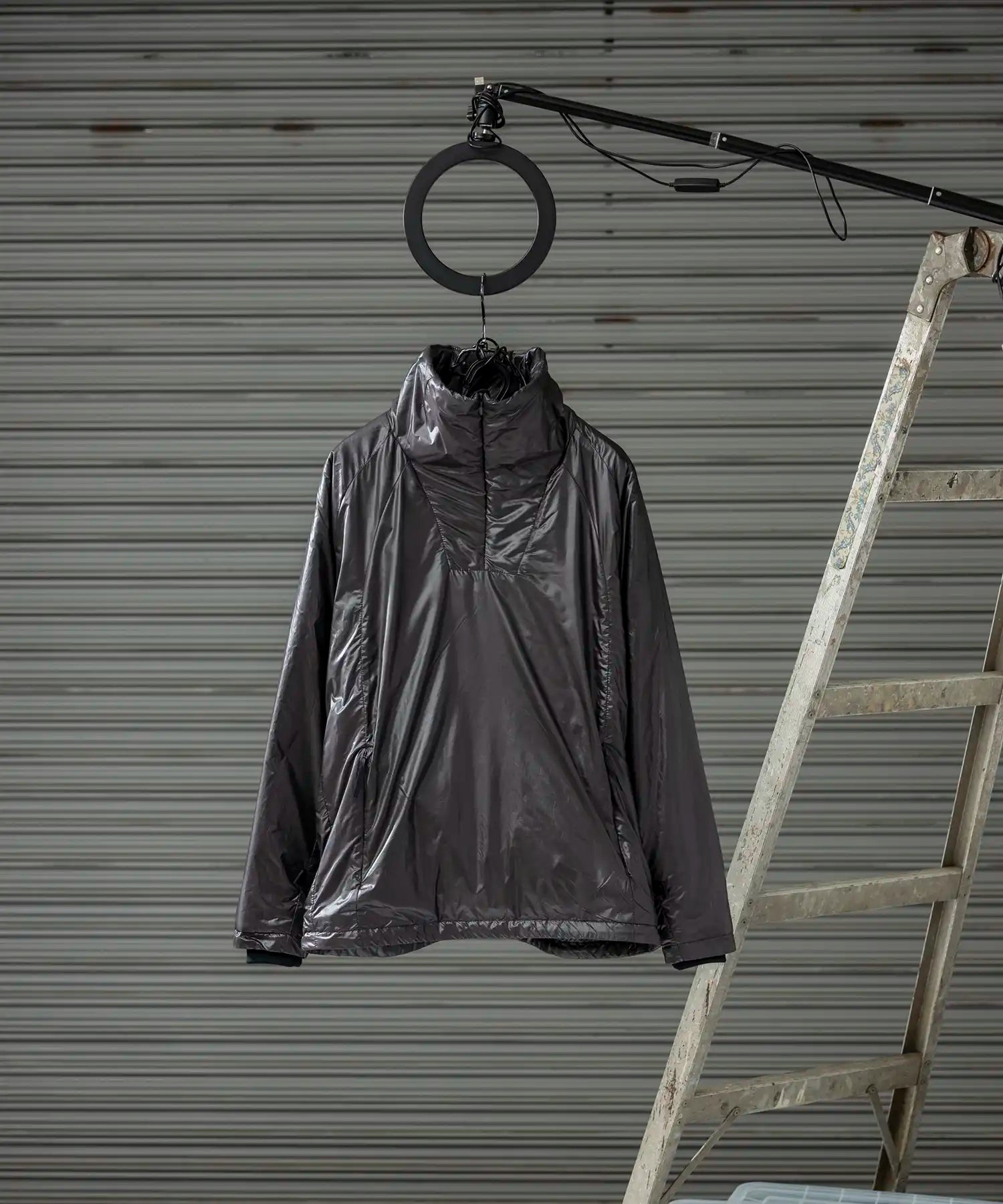 【MENS】ハーフジップロングスリーブ・アウター 中綿ジャケット Insulated air half zip / Brilliance shade down proof / アルクフェニックス