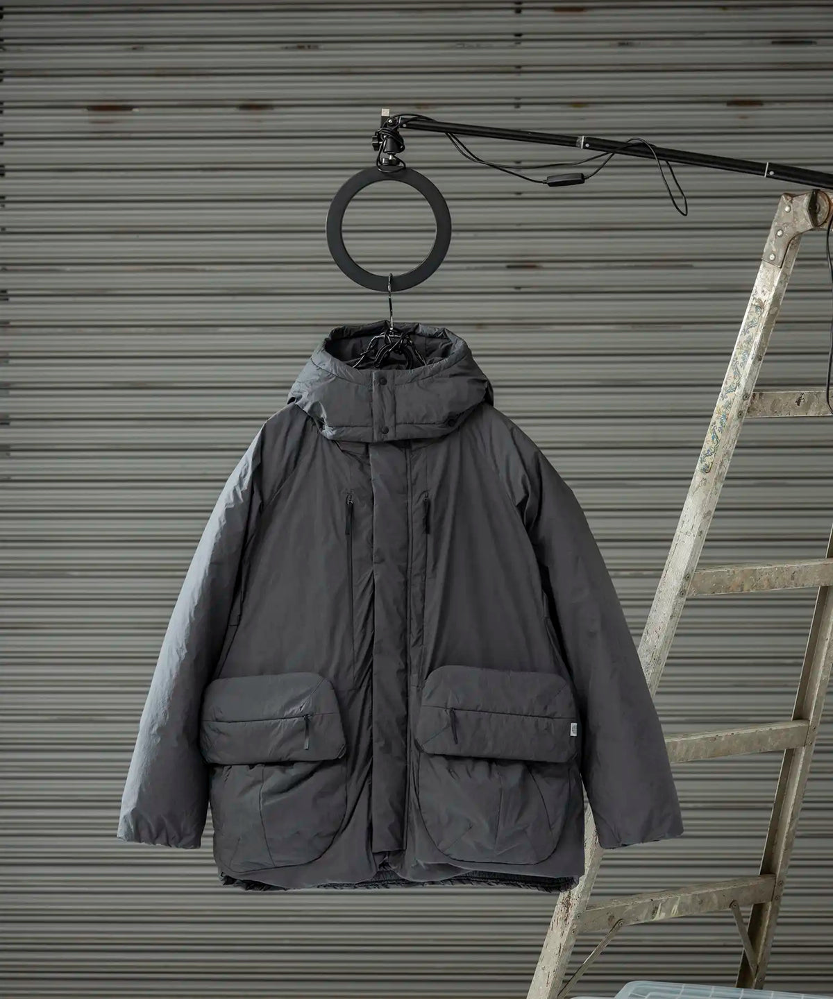 【MENS】ダウンジャケット 背負いストラップ付き Trash bags down jacket / Brilliance shade down proof / アルクフェニックス