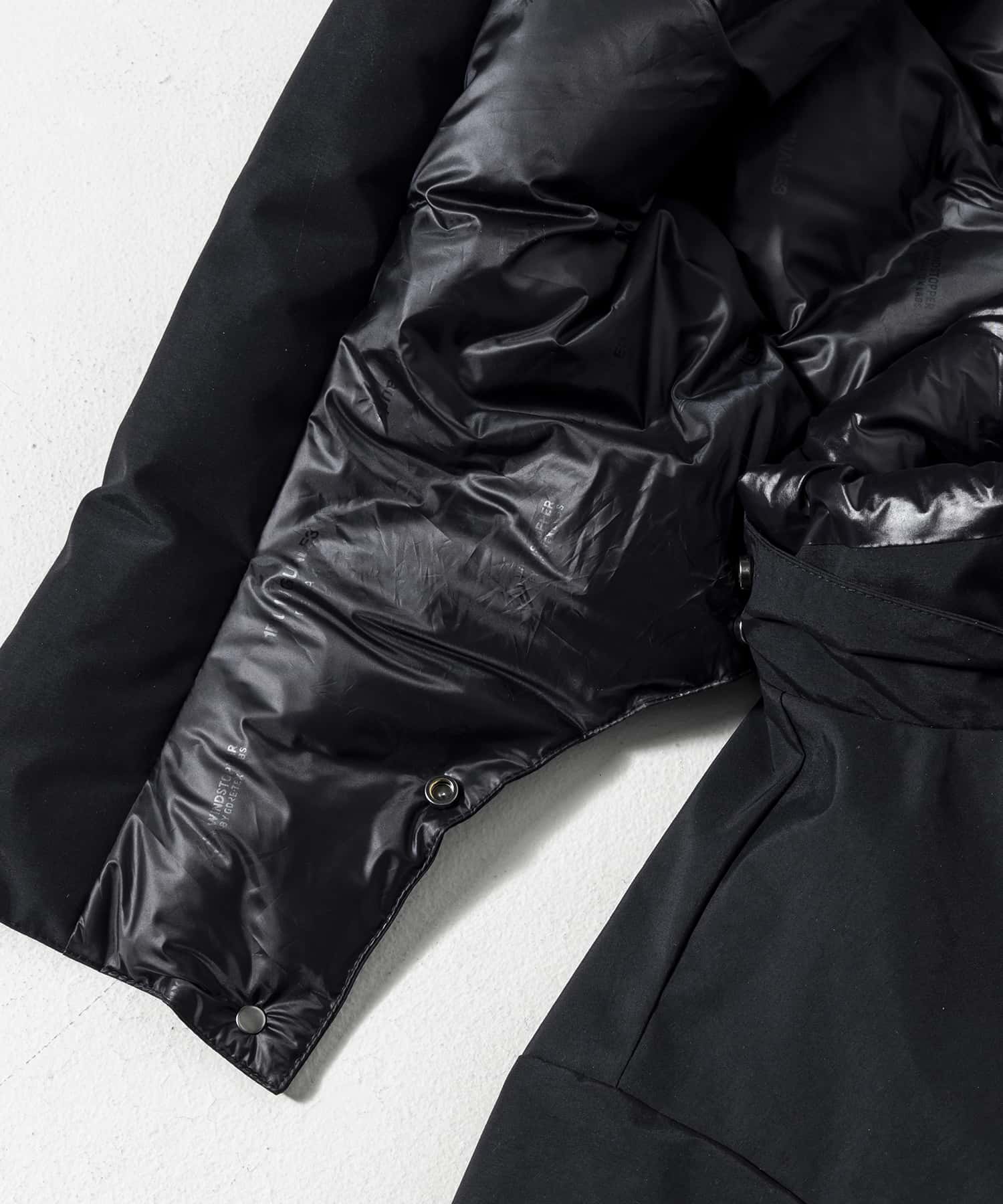 【MENS】フラップポケットダウンジャケット WINDSTOPPER(R) プロダクト by GORE-TEX LABS /ウィンドストッパー/ゴアテックス/1PIU1UGUALE3 RELAX × +phenix(ウノピゥウノウグァーレトレ リラックス)