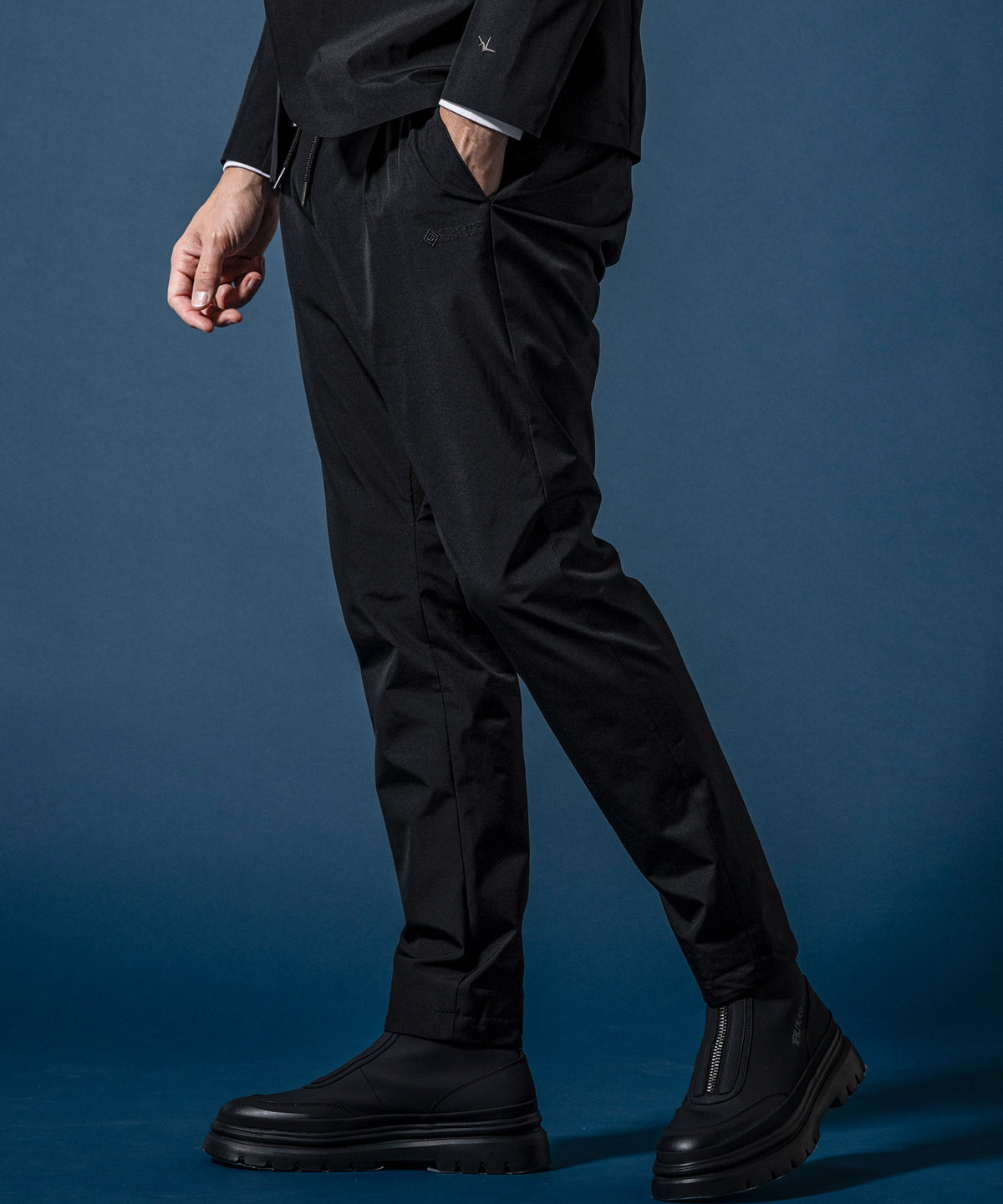 【MENS】GTX SLACKS スラックス / WINDSTOPPER(R) プロダクト by GORE-TEX LABS /ウィンドストッパー/ゴアテックス/1PIU1UGUALE3 RELAX × +phenix(ウノピゥウノウグァーレトレ リラックス)