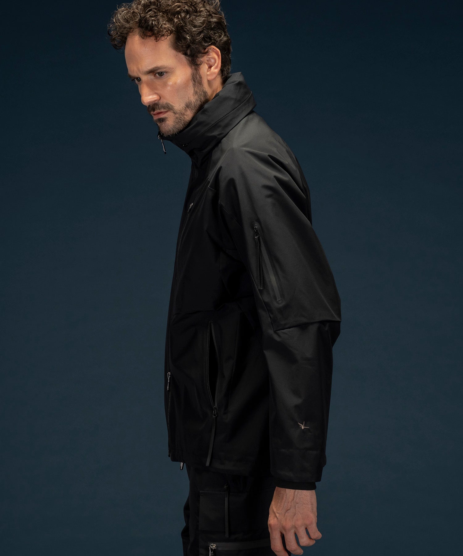【MENS】GTX TRACK JACKET トラックジャケット / WINDSTOPPER(R) プロダクト by GORE-TEX LABS /ウィンドストッパー/ゴアテックス/1PIU1UGUALE3 RELAX × +phenix(ウノピゥウノウグァーレトレ リラックス)