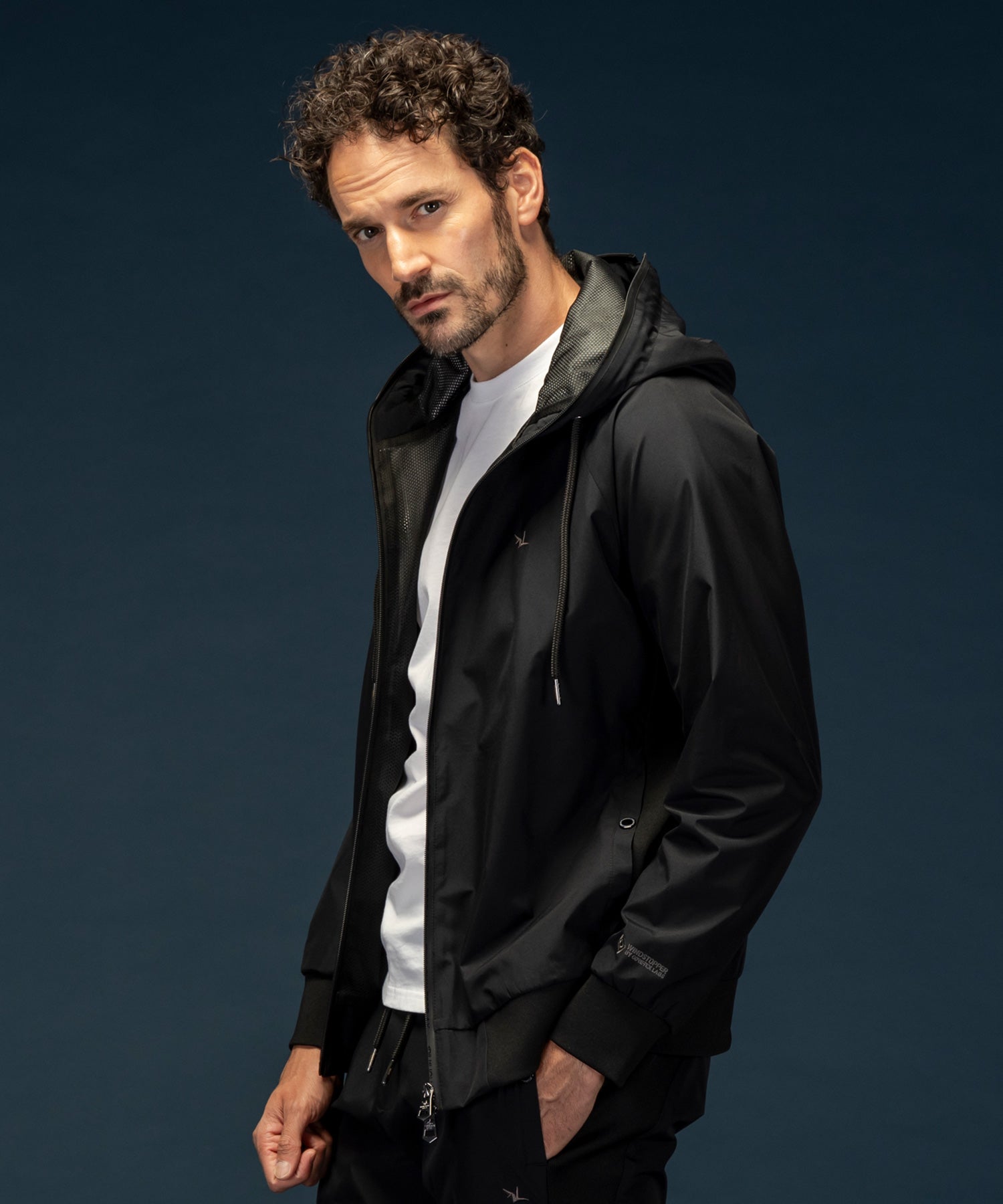 【MENS】GTX ZIP HOODIE ジップフーディー / WINDSTOPPER(R) プロダクト by GORE-TEX LABS /ウィンドストッパー/ゴアテックス/1PIU1UGUALE3 RELAX × +phenix(ウノピゥウノウグァーレトレ リラックス)