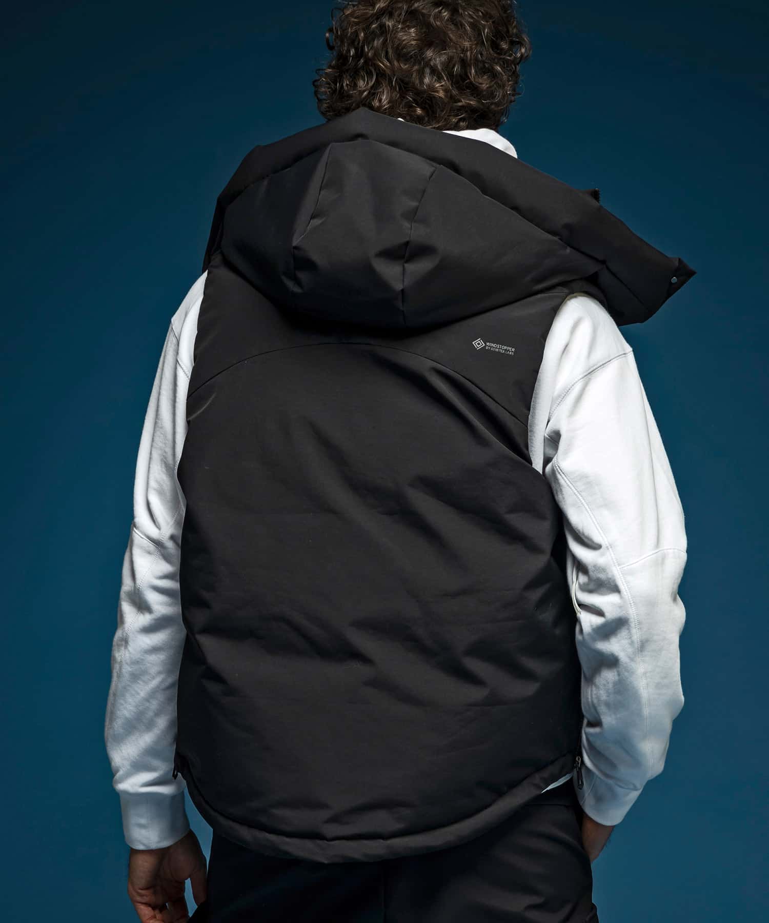 【MENS】フラップポケットダウンベスト WINDSTOPPER(R) プロダクト by GORE-TEX LABS /ウィンドストッパー/ゴアテックス/1PIU1UGUALE3 RELAX × +phenix(ウノピゥウノウグァーレトレ リラックス)