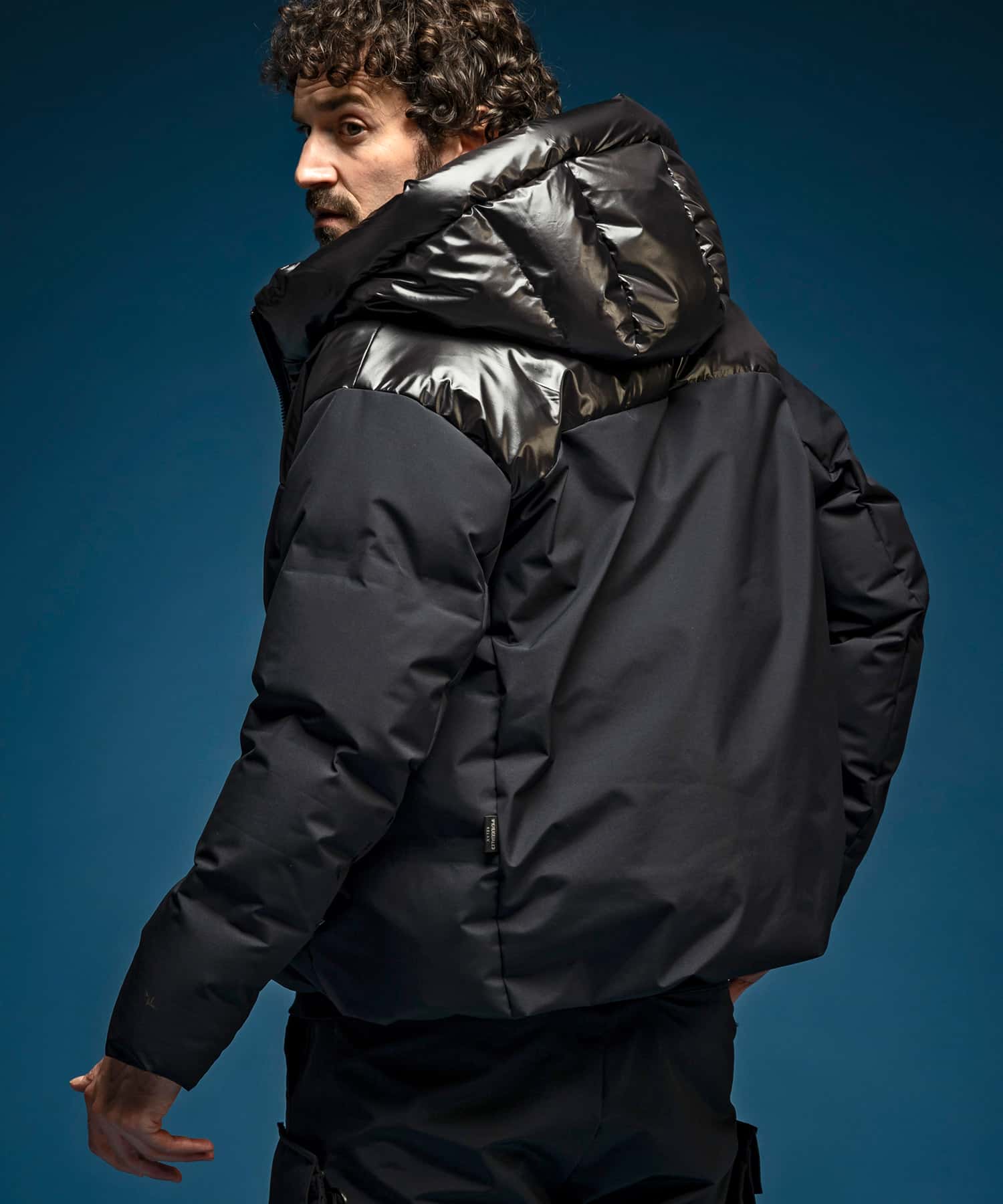 【MENS】コンビダウンジャケット WINDSTOPPER(R) プロダクト by GORE-TEX LABS /ウィンドストッパー/ゴアテックス/1PIU1UGUALE3 RELAX × +phenix(ウノピゥウノウグァーレトレ リラックス)