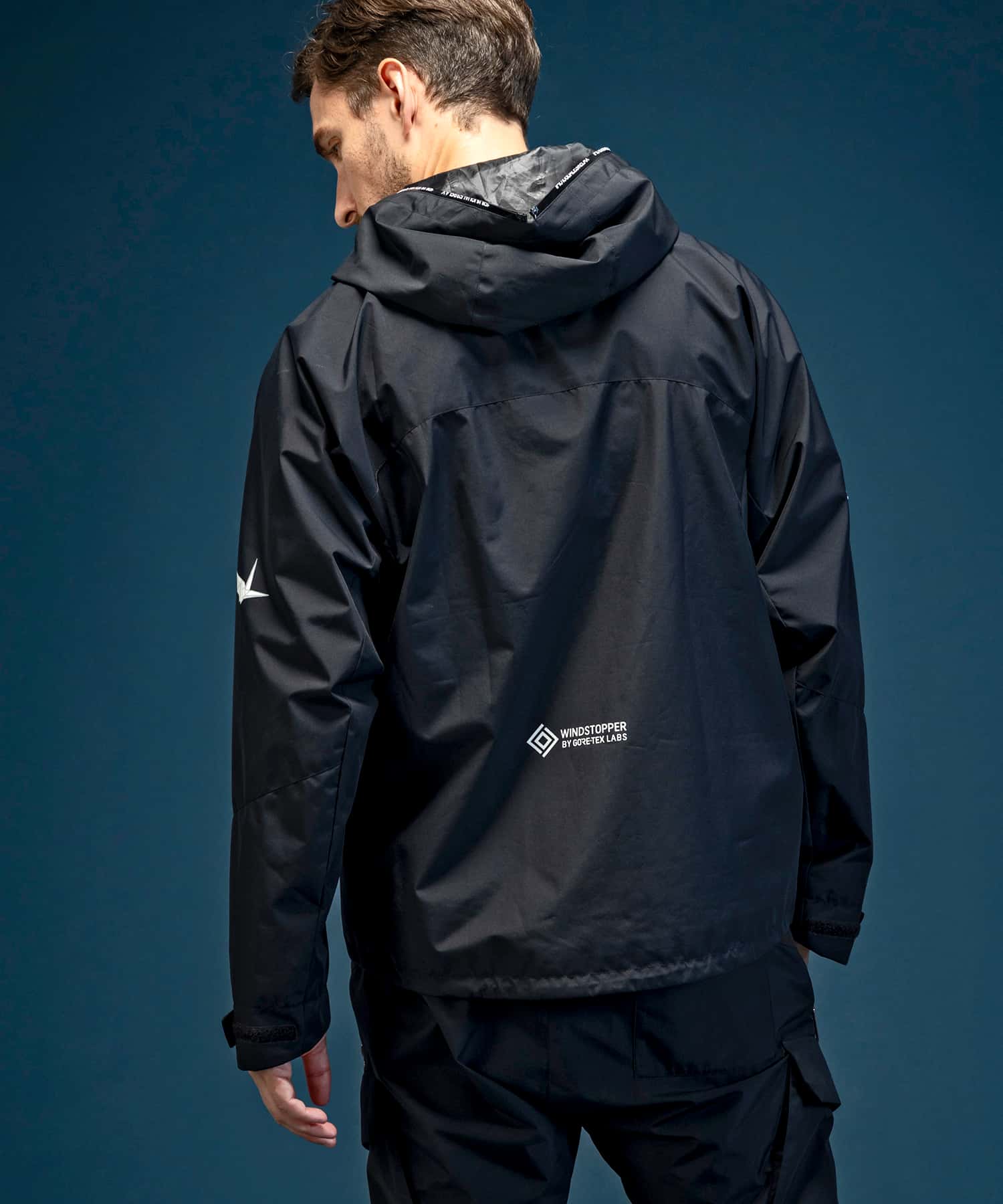 【MENS】マウンテンパーカー WINDSTOPPER プロダクト by GORE-TEX LABS /ウィンドストッパー/ゴアテックス/1PIU1UGUALE3 RELAX × +phenix(ウノピゥウノウグァーレトレ リラックス)