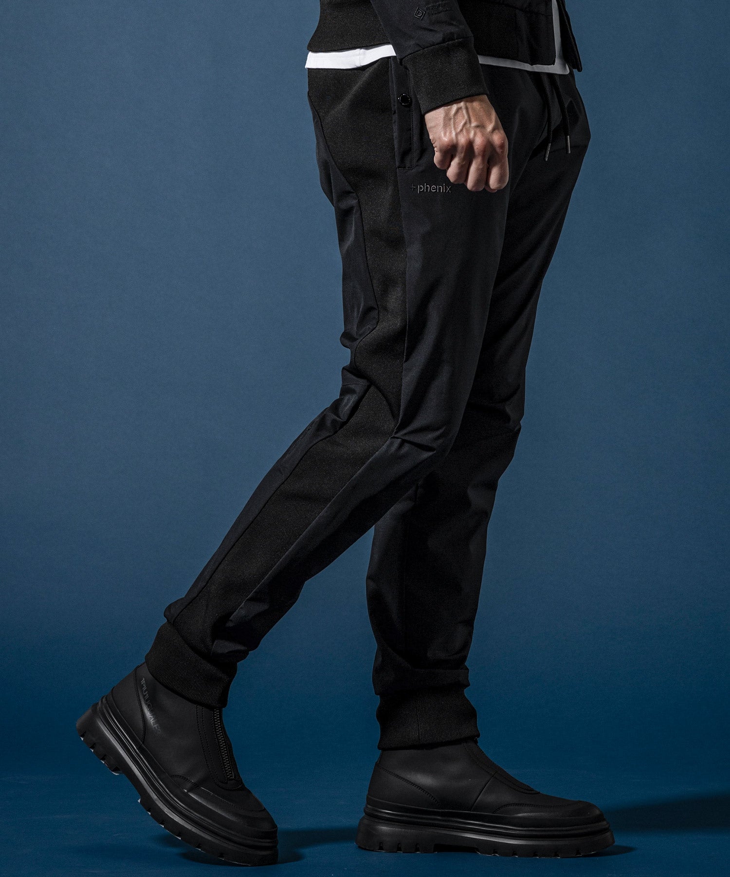 【MENS】GTX SIDE LOGO JOGGER PANTS サイドロゴジョガーパンツ / WINDSTOPPER(R) プロダクト by GORE-TEX LABS /ウィンドストッパー/ゴアテックス/1PIU1UGUALE3 RELAX × +phenix(ウノピゥウノウグァーレトレ リラックス)