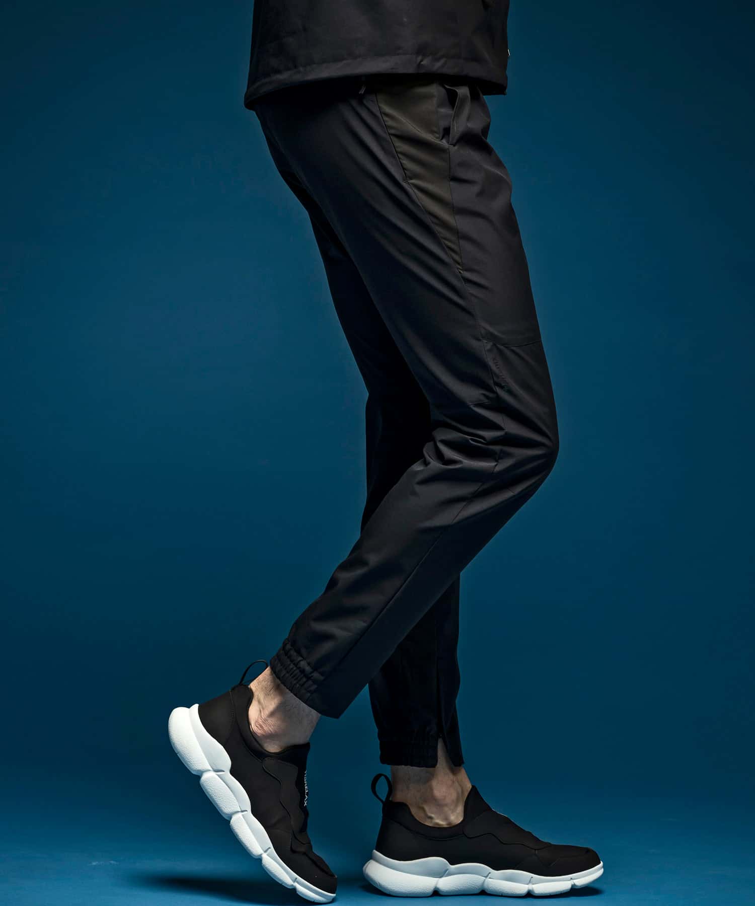 【MENS】スリムテーパードパンツ WINDSTOPPER(R) プロダクト by GORE-TEX LABS /ウィンドストッパー/ゴアテックス/1PIU1UGUALE3 RELAX × +phenix(ウノピゥウノウグァーレトレ リラックス)