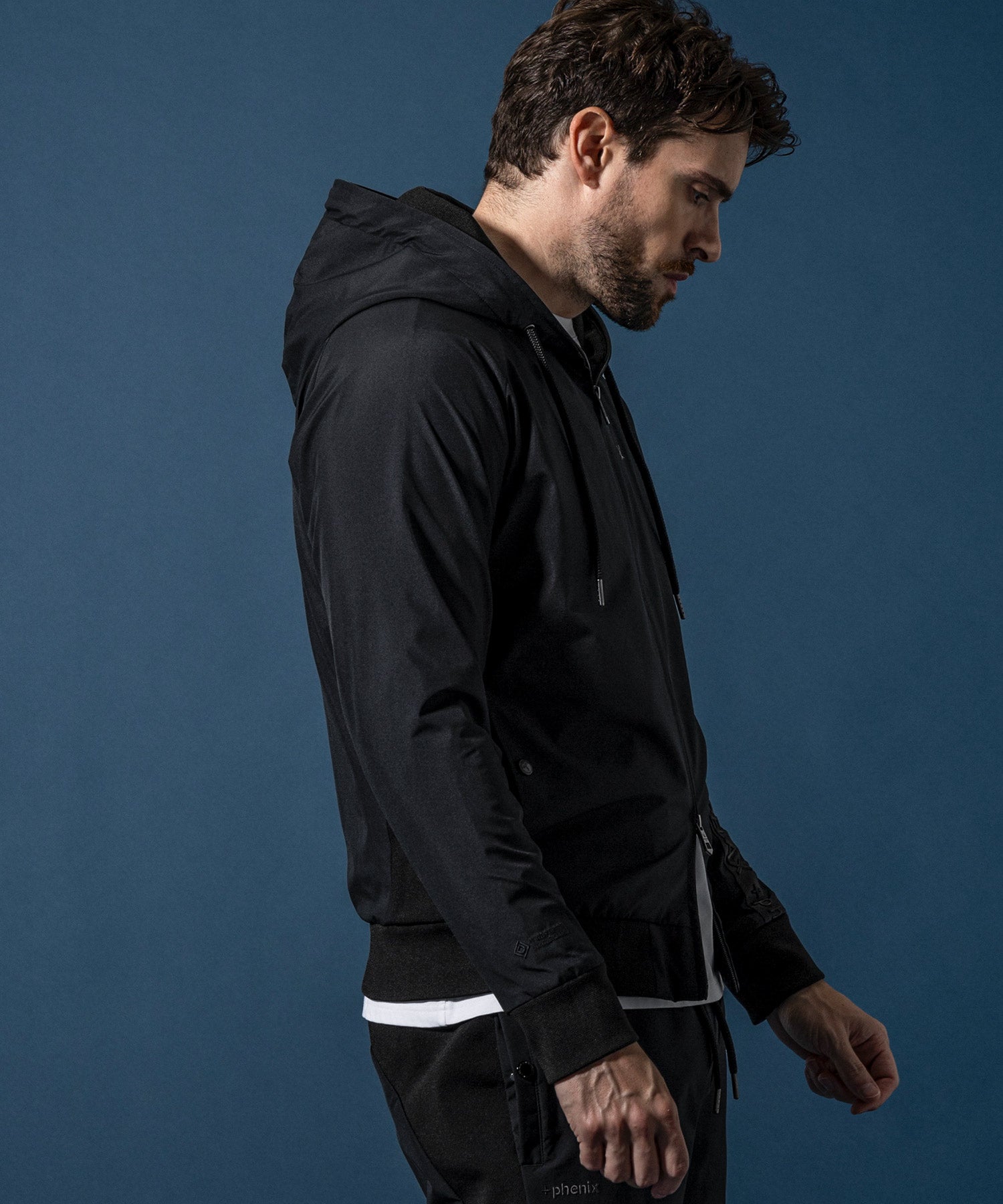 【MENS】GTX SLEEVE LOGO LINE HOODIE スリーブロゴラインフーディー / WINDSTOPPER(R) プロダクト by GORE-TEX LABS /ウィンドストッパー/ゴアテックス/1PIU1UGUALE3 RELAX × +phenix(ウノピゥウノウグァーレトレ リラックス)