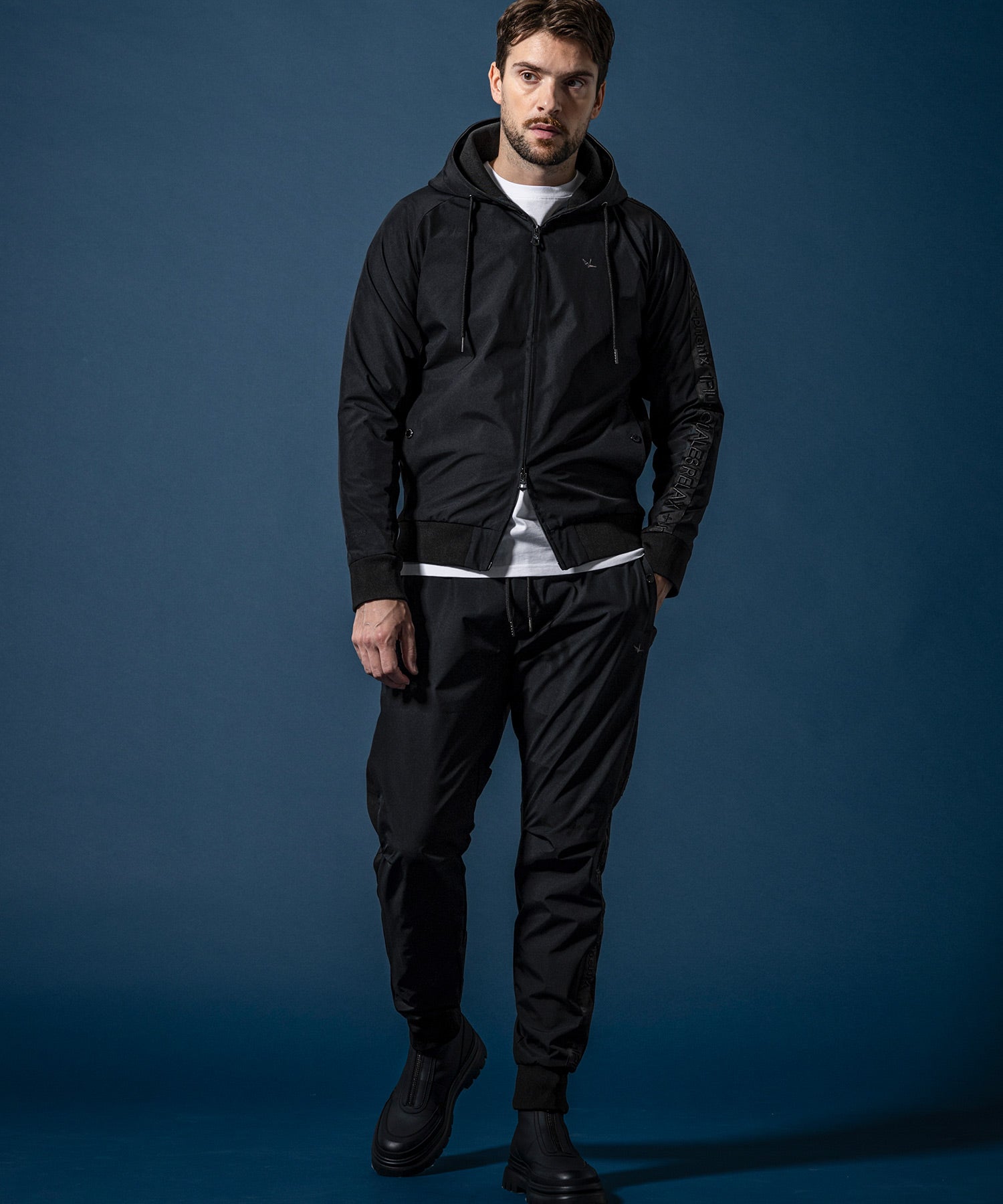 【MENS】GTX SLEEVE LOGO LINE HOODIE スリーブロゴラインフーディー / WINDSTOPPER(R) プロダクト by GORE-TEX LABS /ウィンドストッパー/ゴアテックス/1PIU1UGUALE3 RELAX × +phenix(ウノピゥウノウグァーレトレ リラックス)