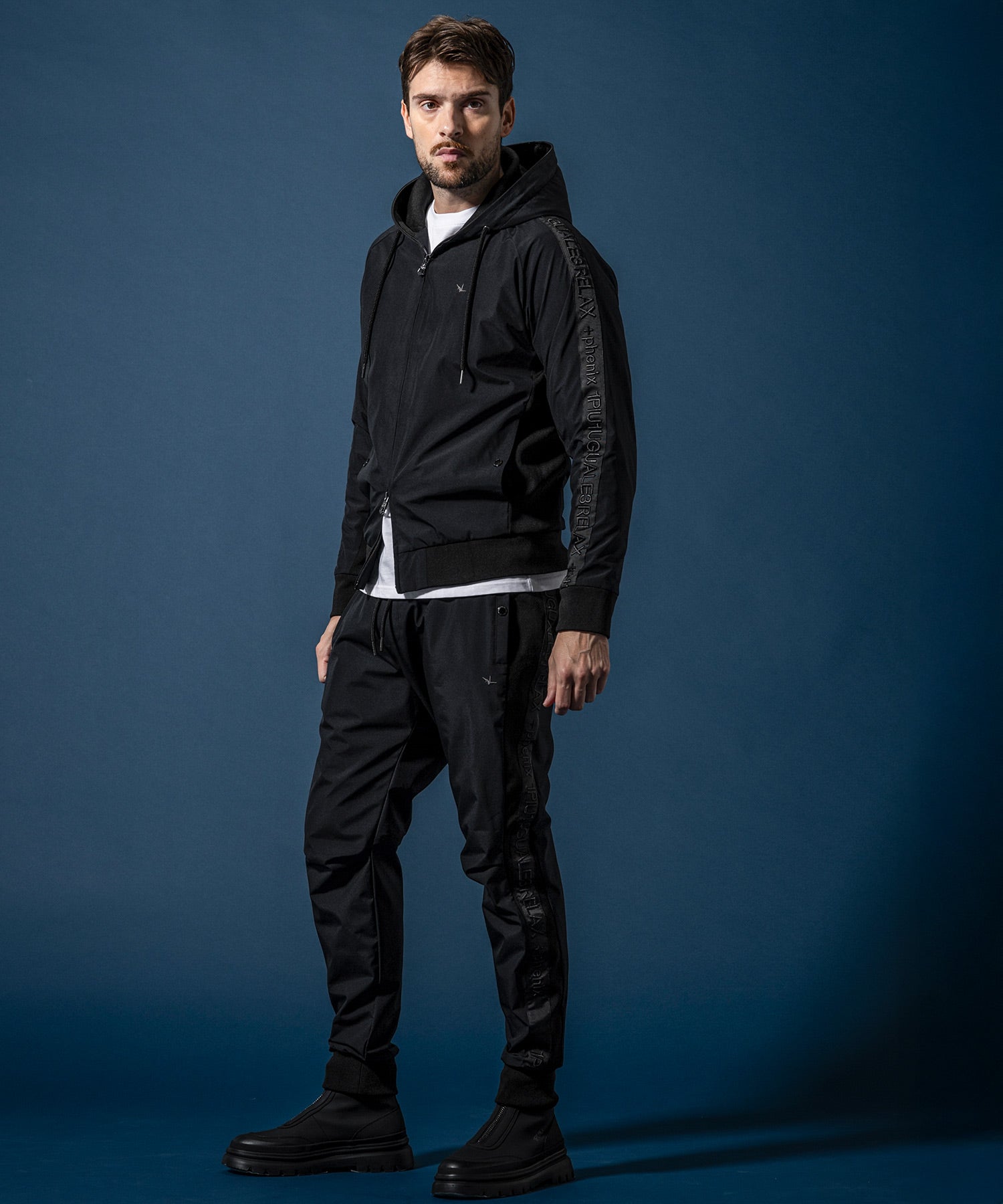 【MENS】GTX SIDE LOGO JOGGER PANTS サイドロゴジョガーパンツ / WINDSTOPPER(R) プロダクト by GORE-TEX LABS /ウィンドストッパー/ゴアテックス/1PIU1UGUALE3 RELAX × +phenix(ウノピゥウノウグァーレトレ リラックス)