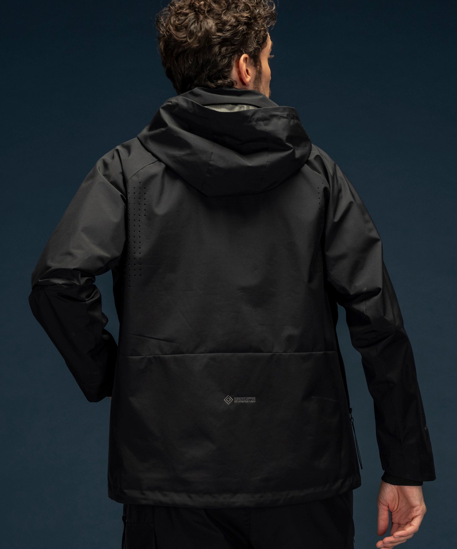 【MENS】GTX TRACK JACKET トラックジャケット / WINDSTOPPER(R) プロダクト by GORE-TEX LABS /ウィンドストッパー/ゴアテックス/1PIU1UGUALE3 RELAX × +phenix(ウノピゥウノウグァーレトレ リラックス)