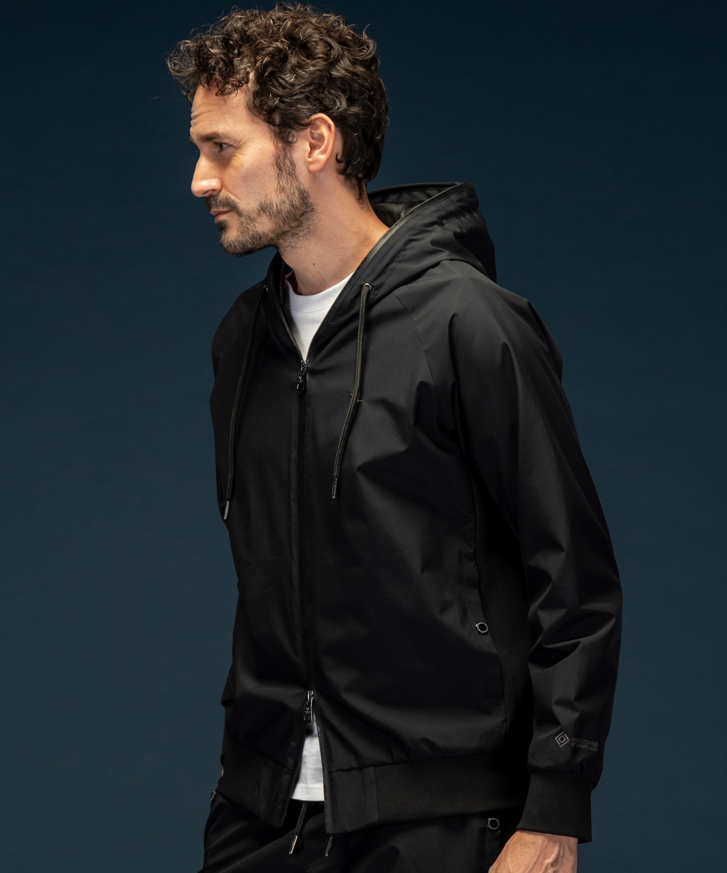 【MENS】GTX ZIP HOODIE ジップフーディー / WINDSTOPPER(R) プロダクト by GORE-TEX LABS /ウィンドストッパー/ゴアテックス/1PIU1UGUALE3 RELAX × +phenix(ウノピゥウノウグァーレトレ リラックス)