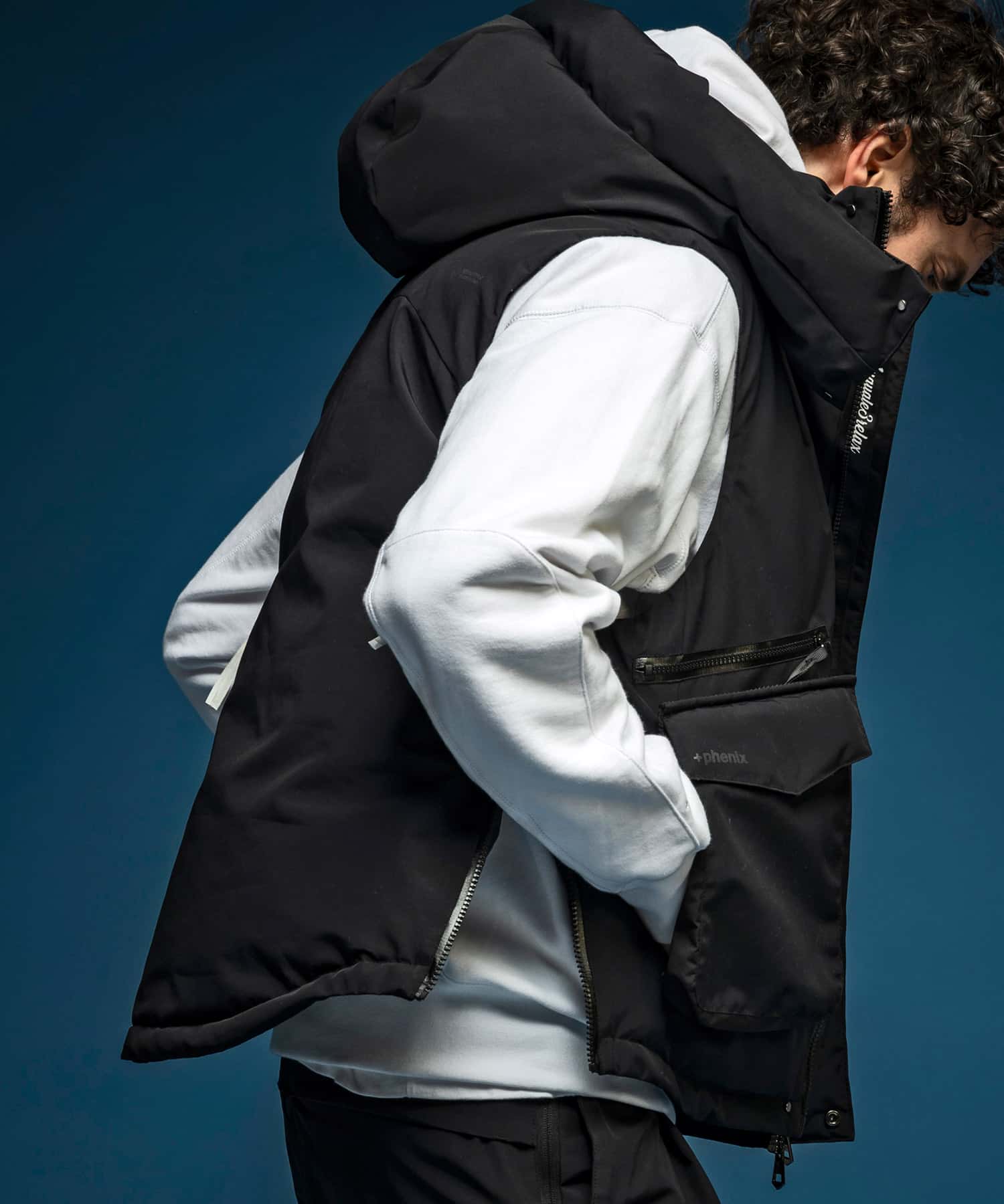 【MENS】フラップポケットダウンベスト WINDSTOPPER(R) プロダクト by GORE-TEX LABS /ウィンドストッパー/ゴアテックス/1PIU1UGUALE3 RELAX × +phenix(ウノピゥウノウグァーレトレ リラックス)