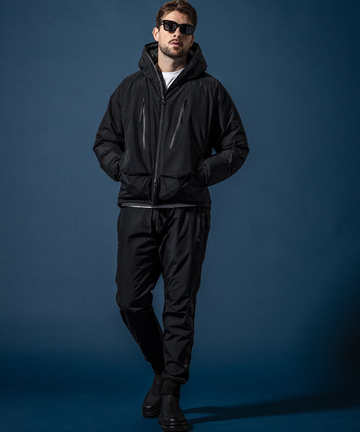 【MENS】GTX SIDE LOGO JOGGER PANTS サイドロゴジョガーパンツ / WINDSTOPPER(R) プロダクト by GORE-TEX LABS /ウィンドストッパー/ゴアテックス/1PIU1UGUALE3 RELAX × +phenix(ウノピゥウノウグァーレトレ リラックス)