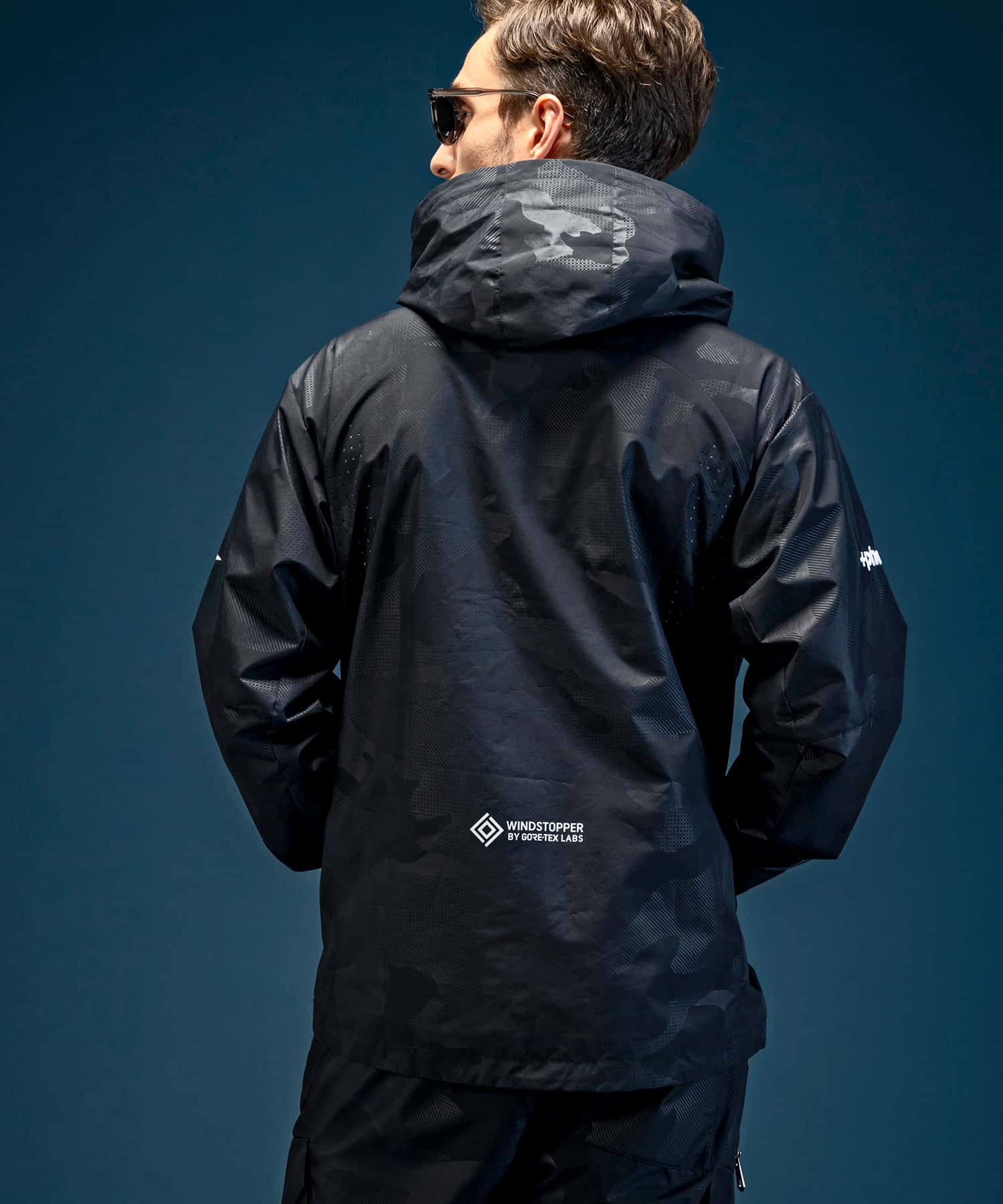 【MENS】トラックジャケット WINDSTOPPER プロダクト by GORE-TEX LABS /ウィンドストッパー/ゴアテックス/1PIU1UGUALE3 RELAX × +phenix(ウノピゥウノウグァーレトレ リラックス)