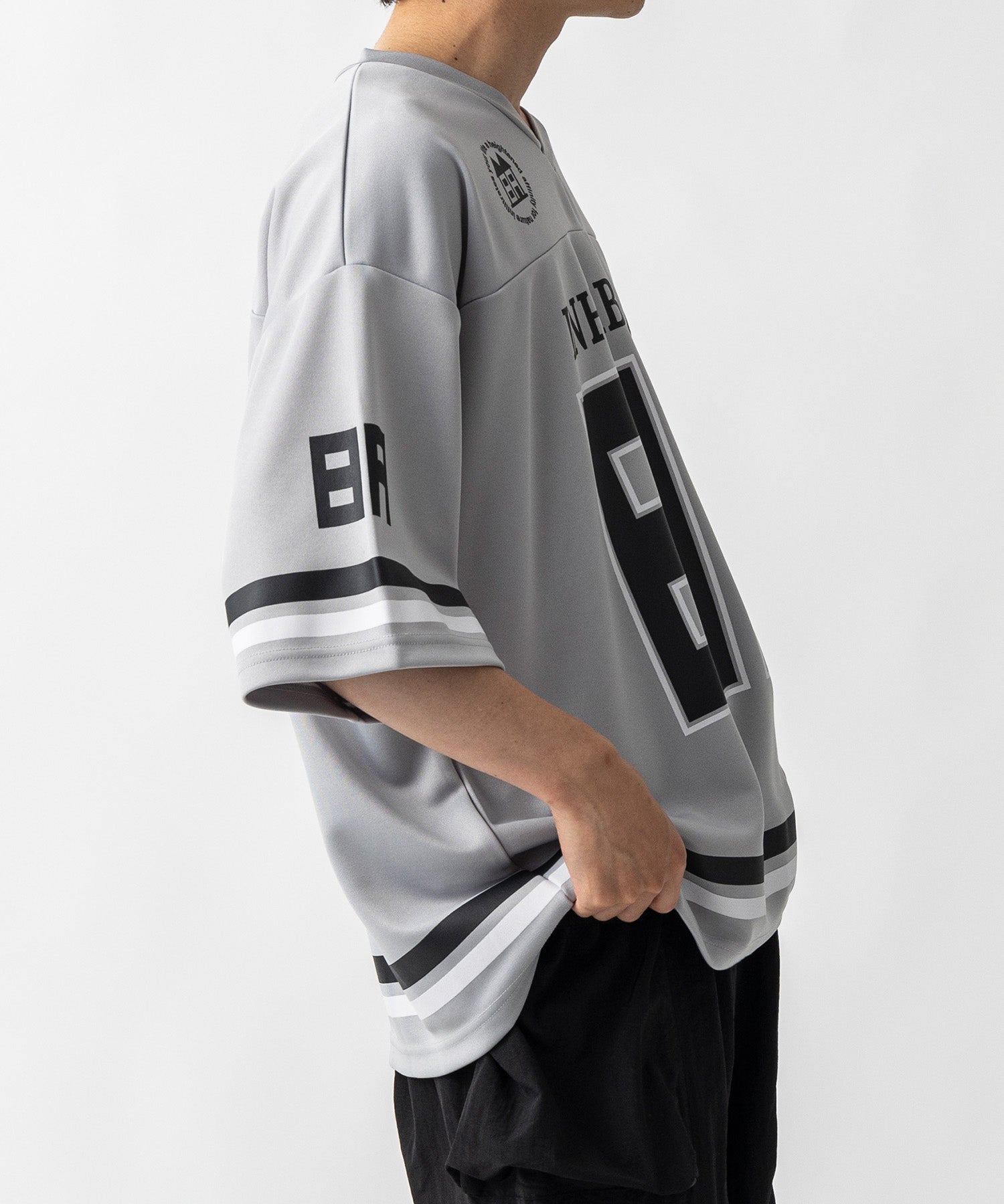 【MENS】ビッグシルエット フロントナンバリングプリント 半袖フットボールTシャツ /inhabitant(インハビタント)