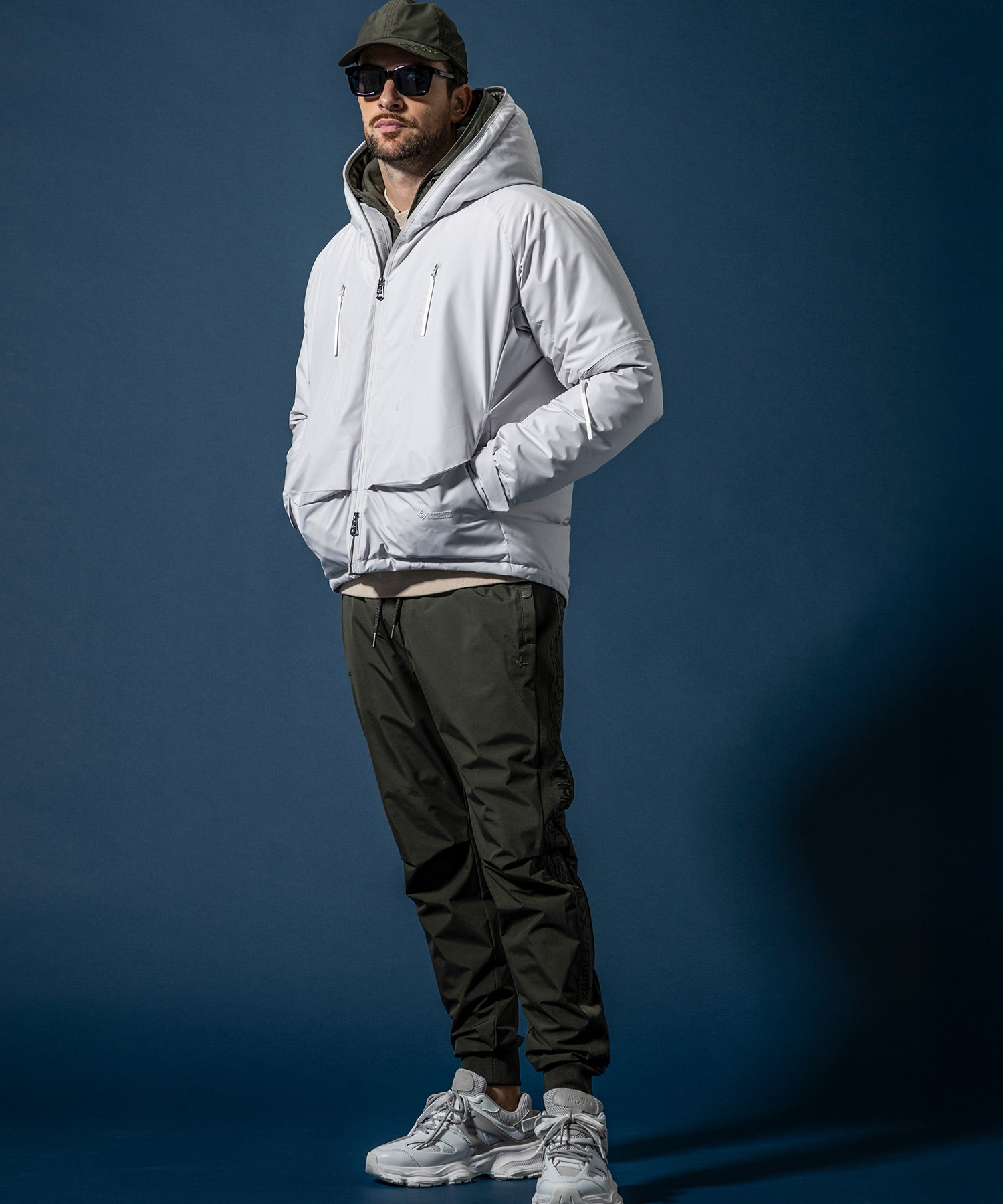 【MENS】GTX SLEEVE LOGO LINE HOODIE スリーブロゴラインフーディー / WINDSTOPPER(R) プロダクト by GORE-TEX LABS /ウィンドストッパー/ゴアテックス/1PIU1UGUALE3 RELAX × +phenix(ウノピゥウノウグァーレトレ リラックス)