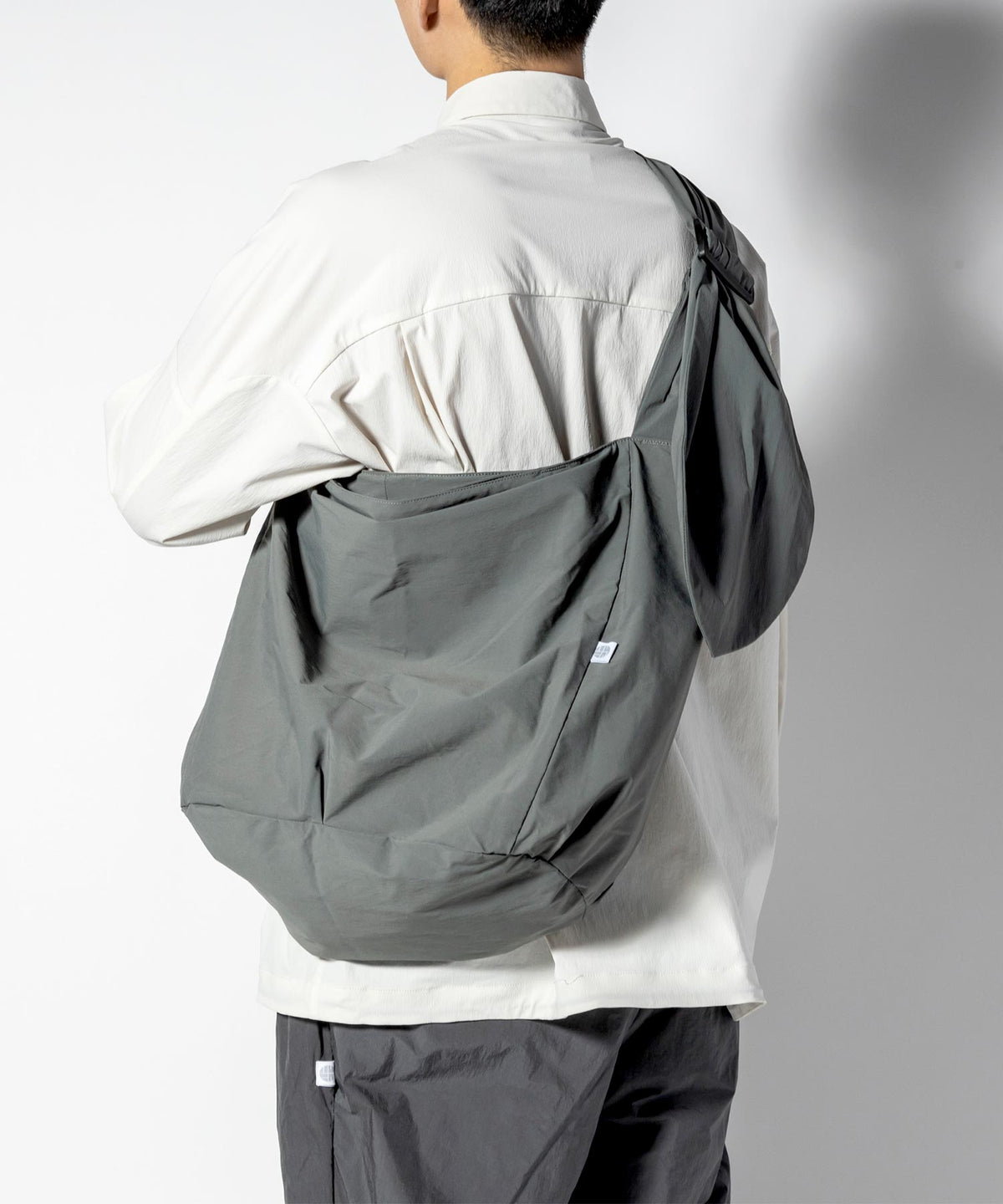 【MENS】フロシキバッグ ≪ブラック・グレー・カーキ・オフブラック・オフホワイト≫ ショルダーバッグ Furoshiki bag / Karu-Stretch Taffeta II / アルクフェニックス