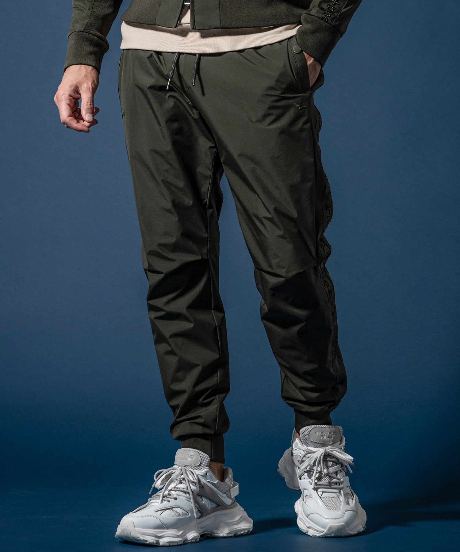 【MENS】GTX SIDE LOGO JOGGER PANTS サイドロゴジョガーパンツ / WINDSTOPPER(R) プロダクト by GORE-TEX LABS /ウィンドストッパー/ゴアテックス/1PIU1UGUALE3 RELAX × +phenix(ウノピゥウノウグァーレトレ リラックス)