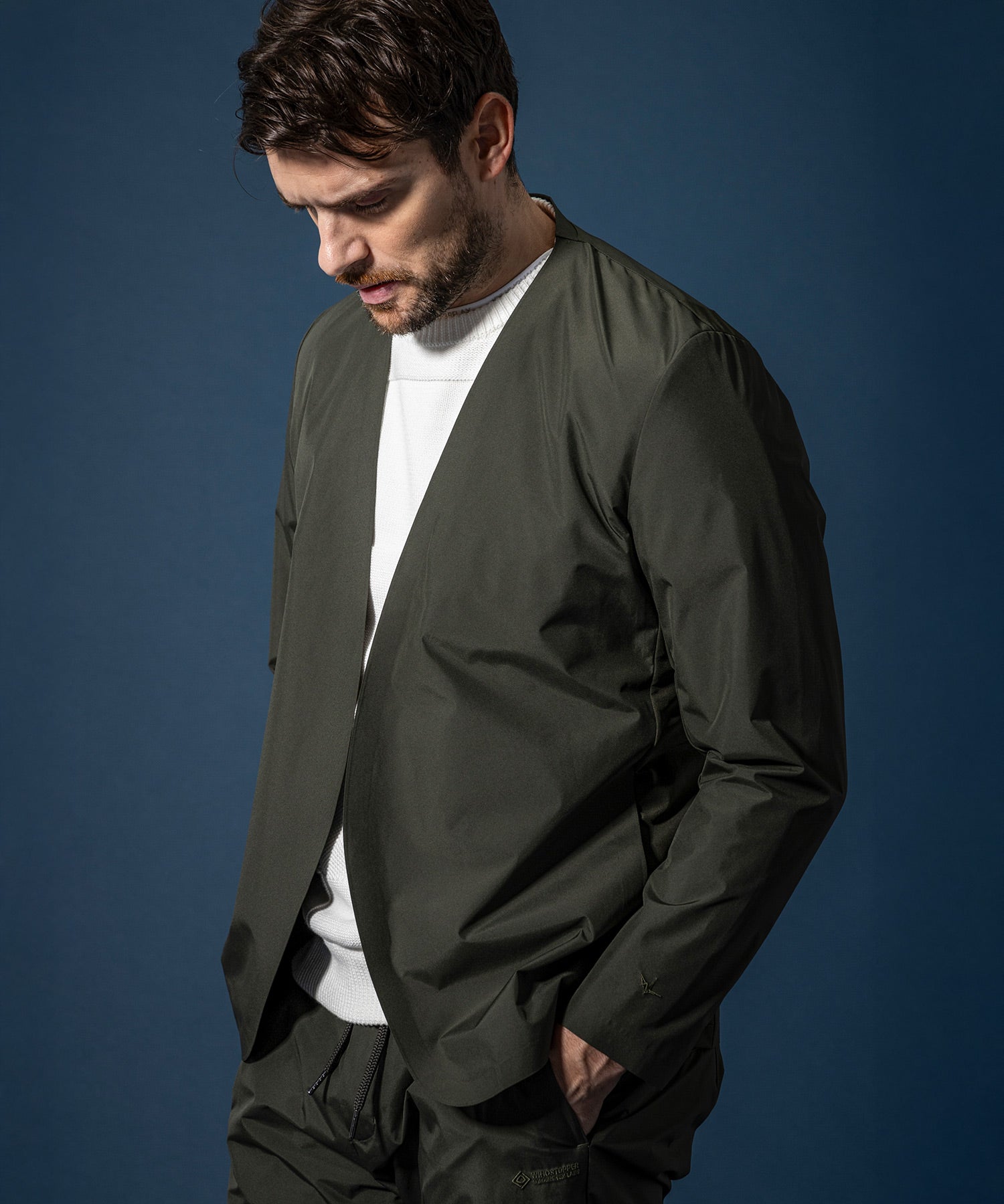 【MENS】GTX NO COLLAR JACKET ノーカラージャケット / WINDSTOPPER(R) プロダクト by GORE-TEX LABS /ウィンドストッパー/ゴアテックス/1PIU1UGUALE3 RELAX × +phenix(ウノピゥウノウグァーレトレ リラックス)