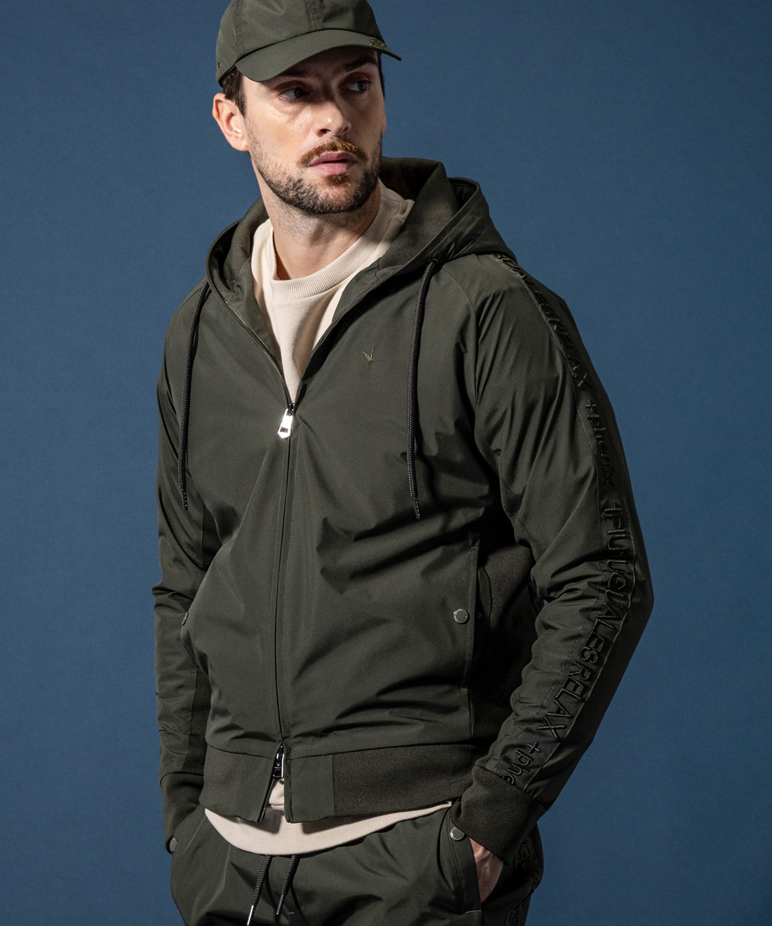 【MENS】GTX SLEEVE LOGO LINE HOODIE スリーブロゴラインフーディー / WINDSTOPPER(R) プロダクト by GORE-TEX LABS /ウィンドストッパー/ゴアテックス/1PIU1UGUALE3 RELAX × +phenix(ウノピゥウノウグァーレトレ リラックス)