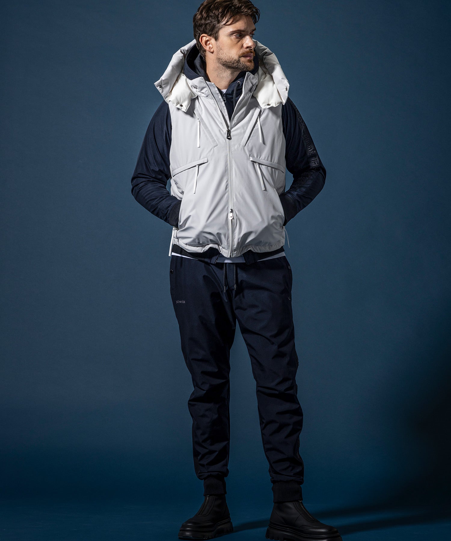 【MENS】GTX SLEEVE LOGO LINE HOODIE スリーブロゴラインフーディー / WINDSTOPPER(R) プロダクト by GORE-TEX LABS /ウィンドストッパー/ゴアテックス/1PIU1UGUALE3 RELAX × +phenix(ウノピゥウノウグァーレトレ リラックス)