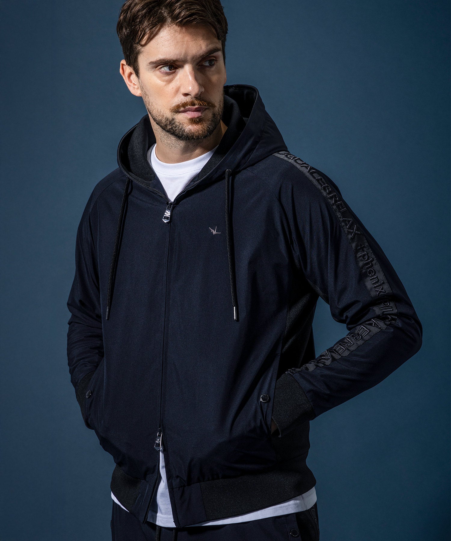 【MENS】GTX SLEEVE LOGO LINE HOODIE スリーブロゴラインフーディー / WINDSTOPPER(R) プロダクト by GORE-TEX LABS /ウィンドストッパー/ゴアテックス/1PIU1UGUALE3 RELAX × +phenix(ウノピゥウノウグァーレトレ リラックス)