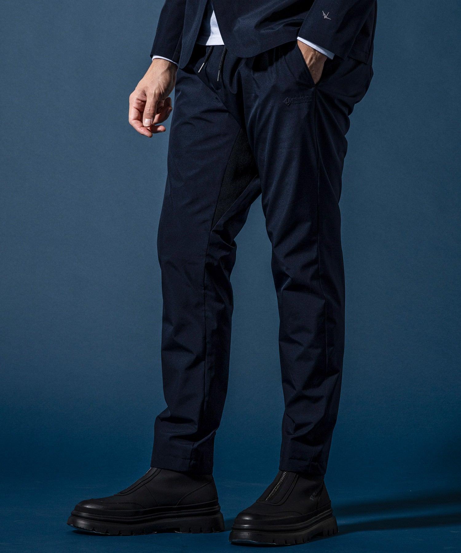 【MENS】GTX SLACKS スラックス / WINDSTOPPER(R) プロダクト by GORE-TEX LABS /ウィンドストッパー/ゴアテックス/1PIU1UGUALE3 RELAX × +phenix(ウノピゥウノウグァーレトレ リラックス)