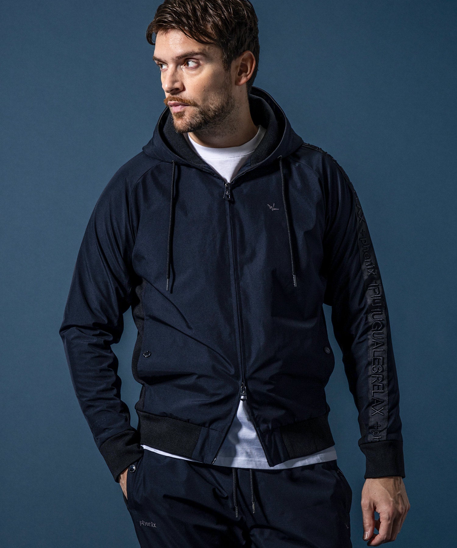 【MENS】GTX SLEEVE LOGO LINE HOODIE スリーブロゴラインフーディー / WINDSTOPPER(R) プロダクト by GORE-TEX LABS /ウィンドストッパー/ゴアテックス/1PIU1UGUALE3 RELAX × +phenix(ウノピゥウノウグァーレトレ リラックス)