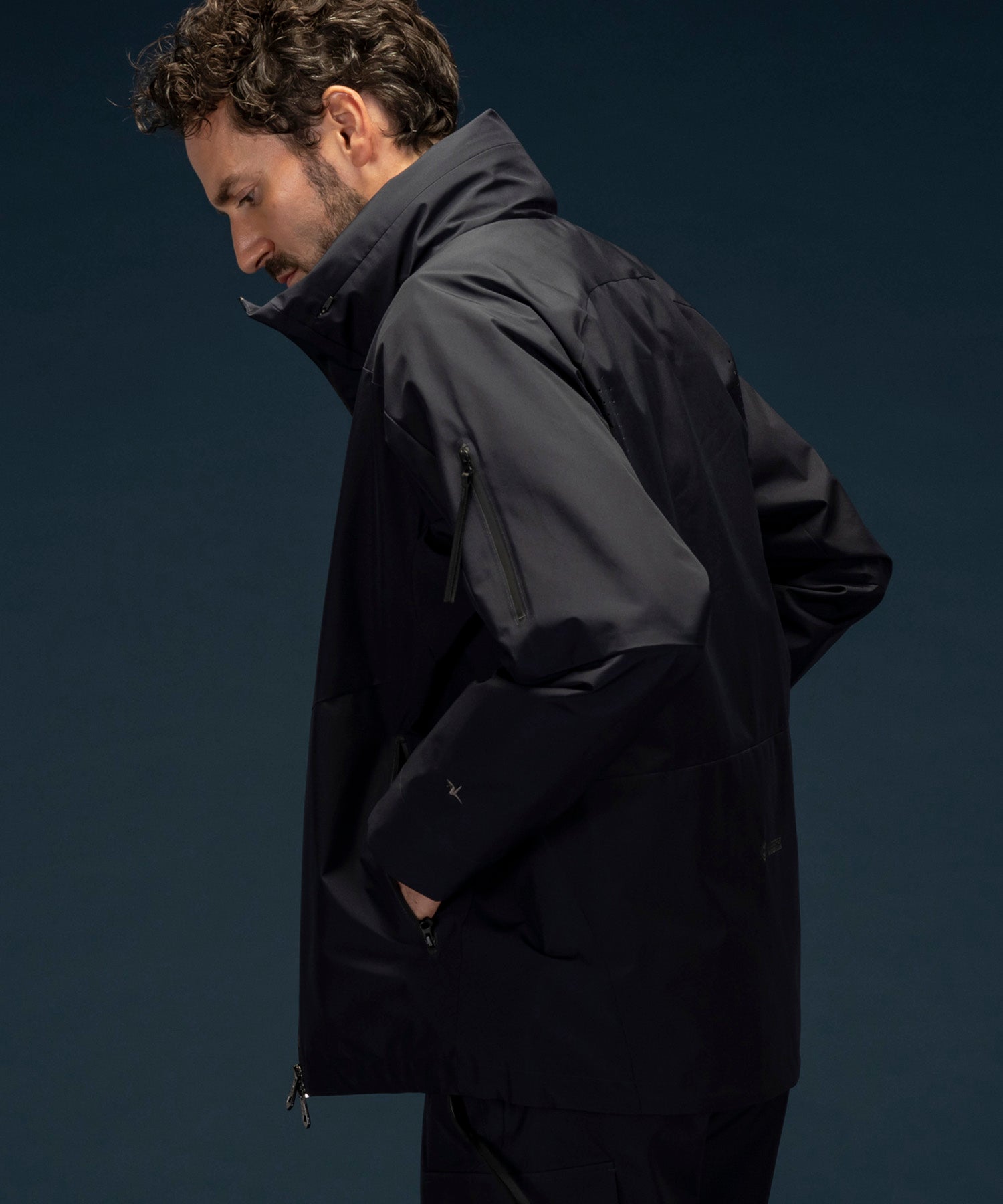 【MENS】GTX TRACK JACKET トラックジャケット / WINDSTOPPER(R) プロダクト by GORE-TEX LABS /ウィンドストッパー/ゴアテックス/1PIU1UGUALE3 RELAX × +phenix(ウノピゥウノウグァーレトレ リラックス)