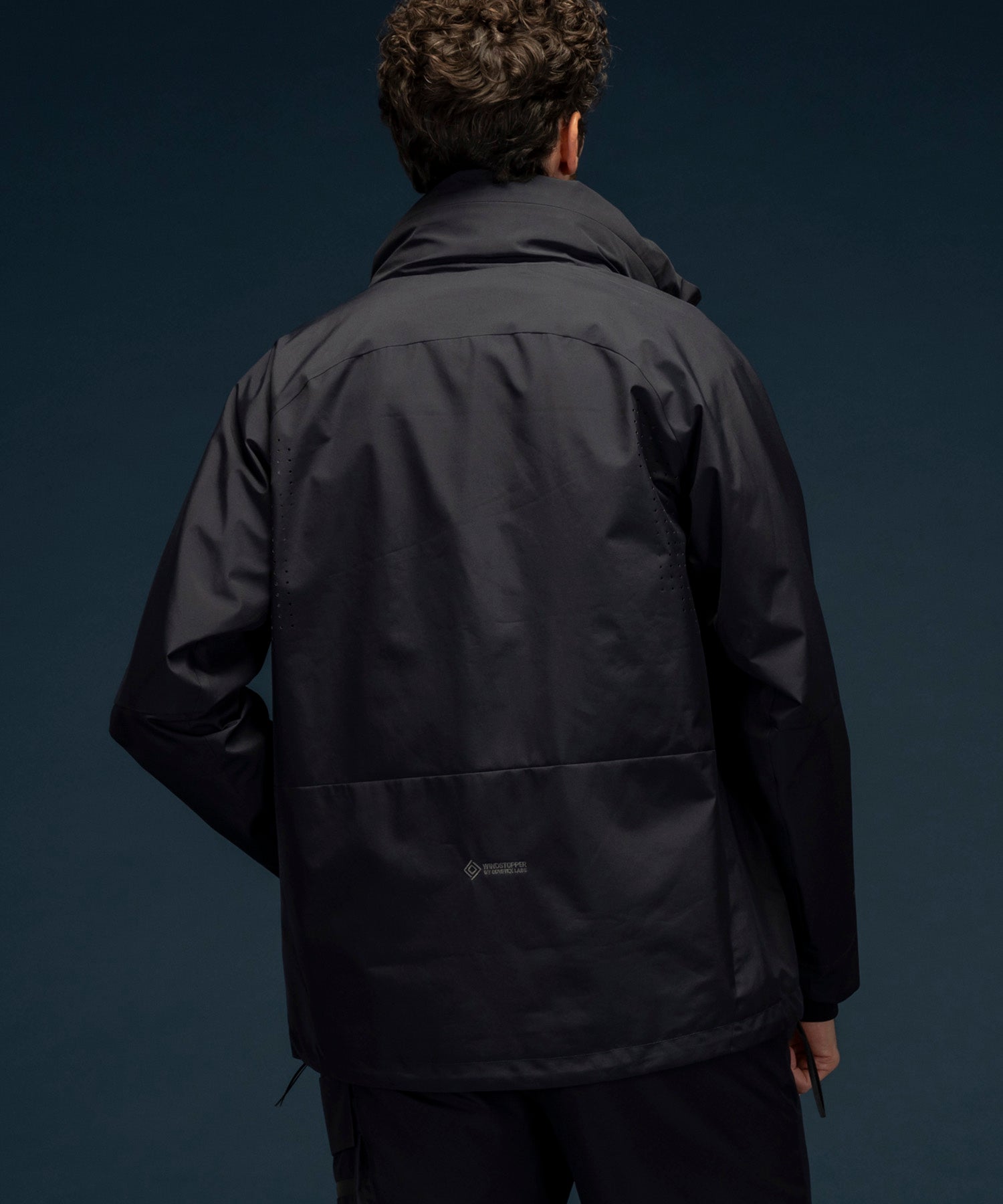 【MENS】GTX TRACK JACKET トラックジャケット / WINDSTOPPER(R) プロダクト by GORE-TEX LABS /ウィンドストッパー/ゴアテックス/1PIU1UGUALE3 RELAX × +phenix(ウノピゥウノウグァーレトレ リラックス)