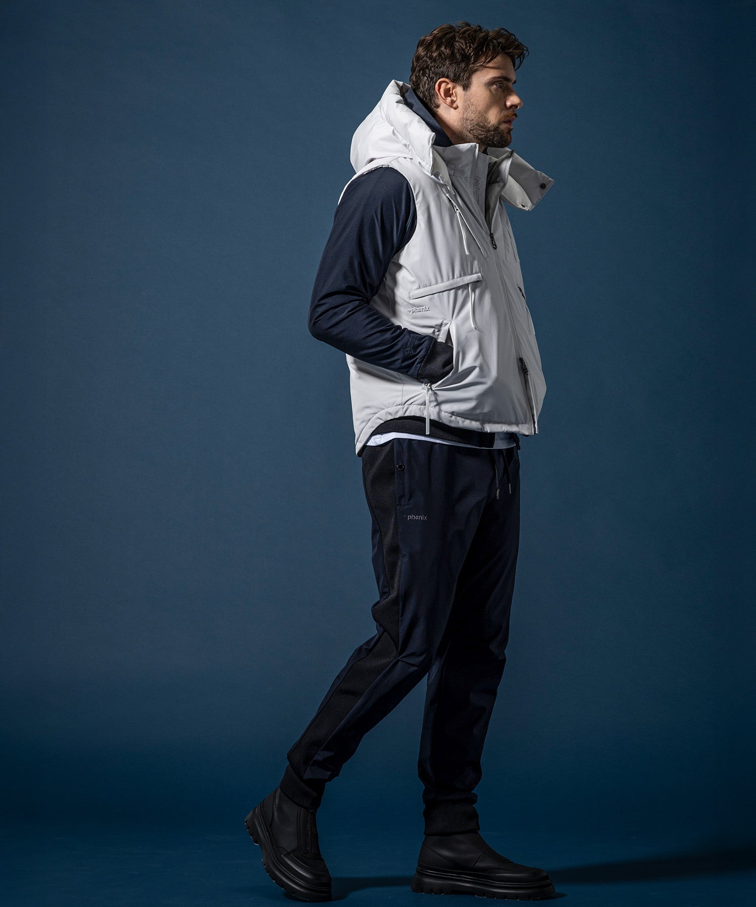 【MENS】GTX SIDE LOGO JOGGER PANTS サイドロゴジョガーパンツ / WINDSTOPPER(R) プロダクト by GORE-TEX LABS /ウィンドストッパー/ゴアテックス/1PIU1UGUALE3 RELAX × +phenix(ウノピゥウノウグァーレトレ リラックス)