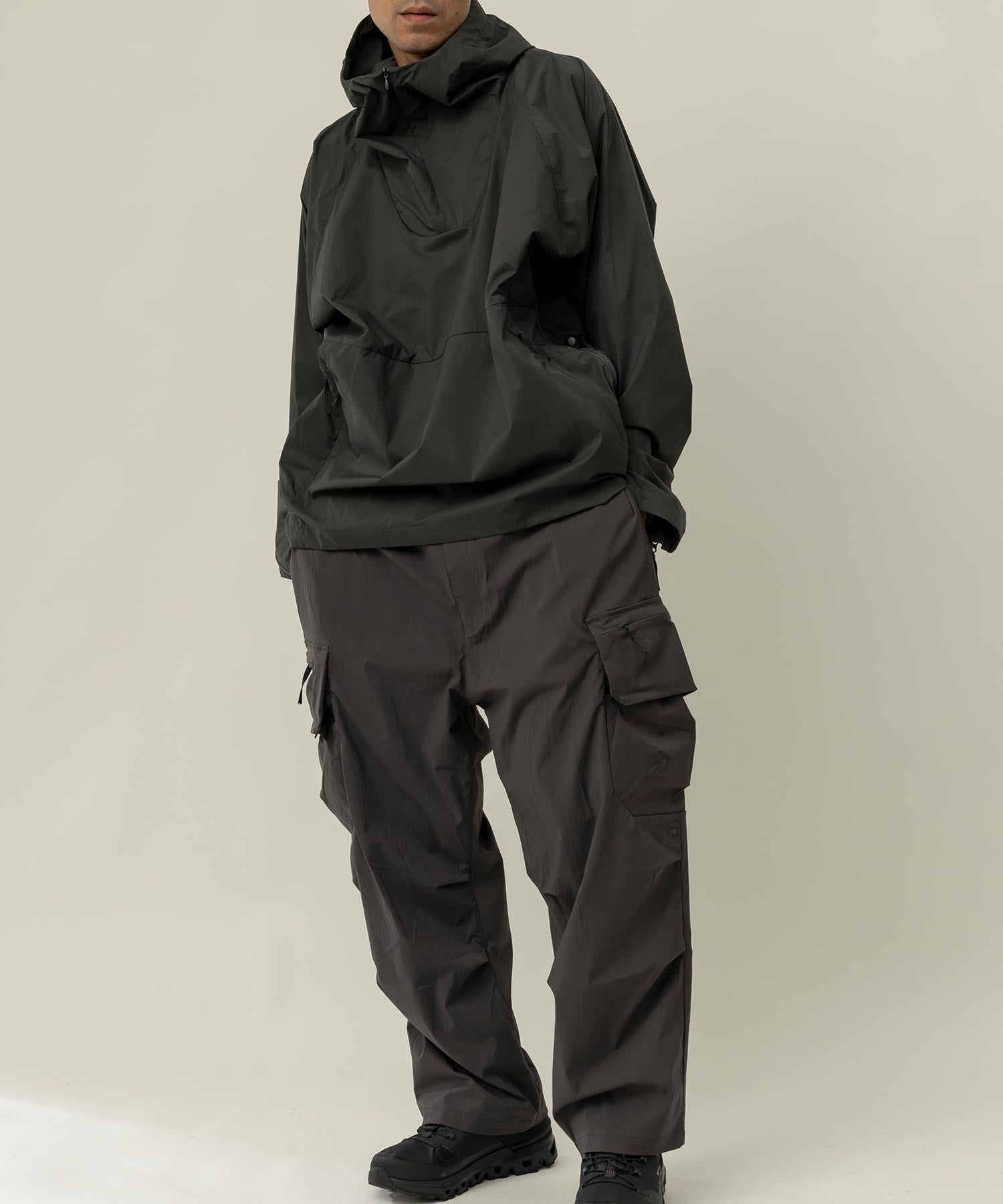 【MENS】Cargo Pants KAR カーゴパンツ 大容量ポケット ロングパンツ メンズパンツ 撥水 ザックポケット / karu-stretch taffeta II / アルクフェニックス