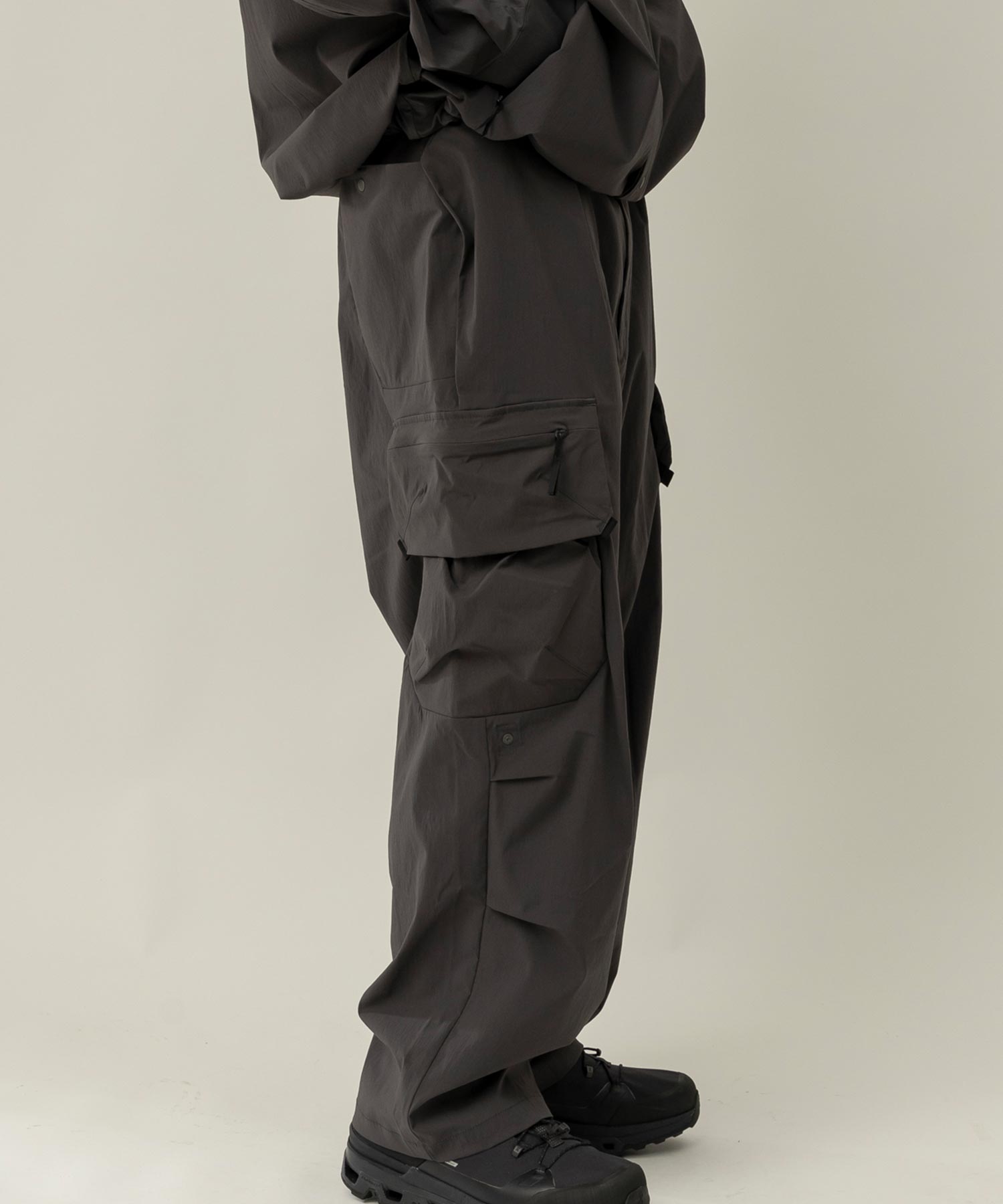 【MENS】Cargo Pants KAR カーゴパンツ 大容量ポケット ロングパンツ メンズパンツ 撥水 ザックポケット / karu-stretch taffeta II / アルクフェニックス