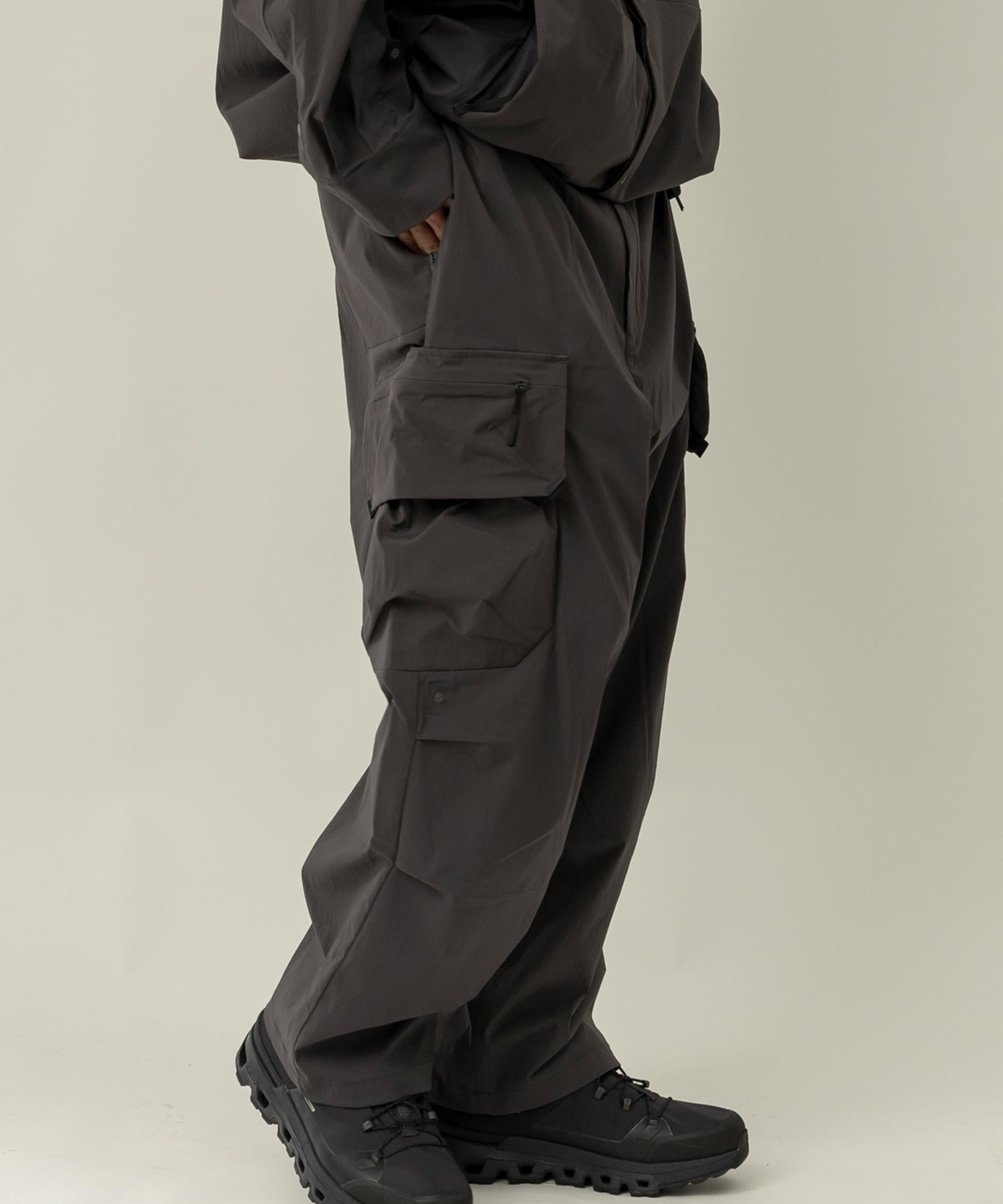 【MENS】Cargo Pants KAR カーゴパンツ 大容量ポケット ロングパンツ メンズパンツ 撥水 ザックポケット / karu-stretch taffeta II / アルクフェニックス