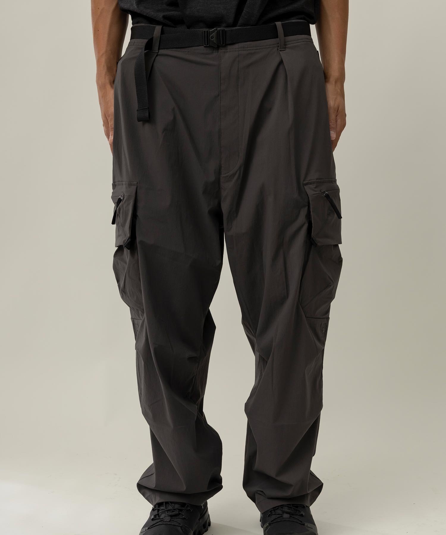 【MENS】Cargo Pants KAR カーゴパンツ 大容量ポケット ロングパンツ メンズパンツ 撥水 ザックポケット / karu-stretch taffeta II / アルクフェニックス