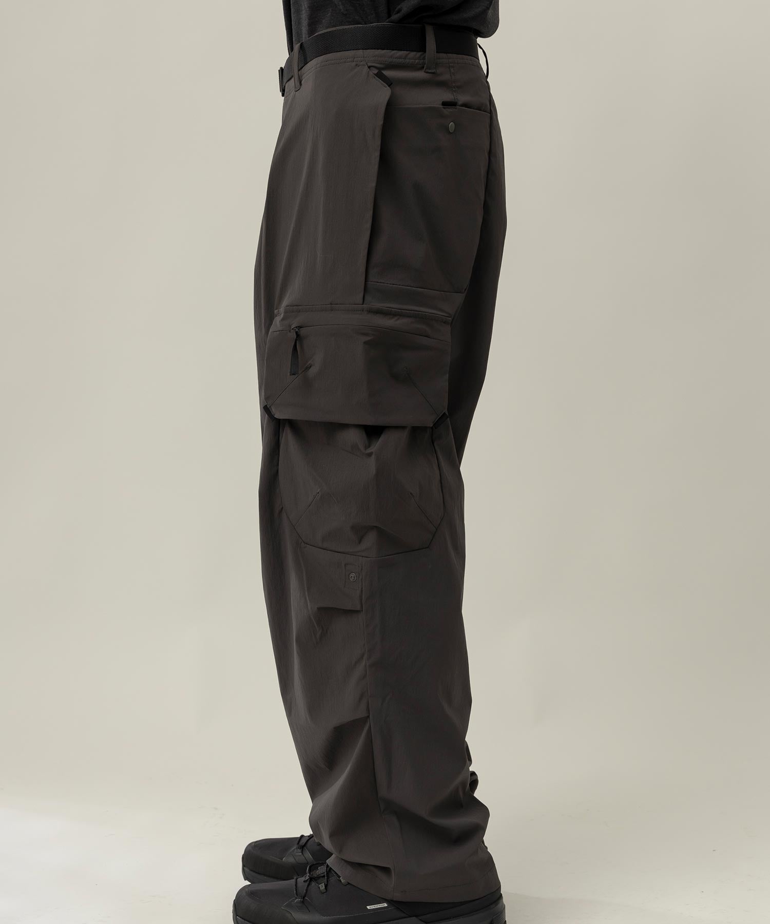 【MENS】Cargo Pants KAR カーゴパンツ 大容量ポケット ロングパンツ メンズパンツ 撥水 ザックポケット / karu-stretch taffeta II / アルクフェニックス