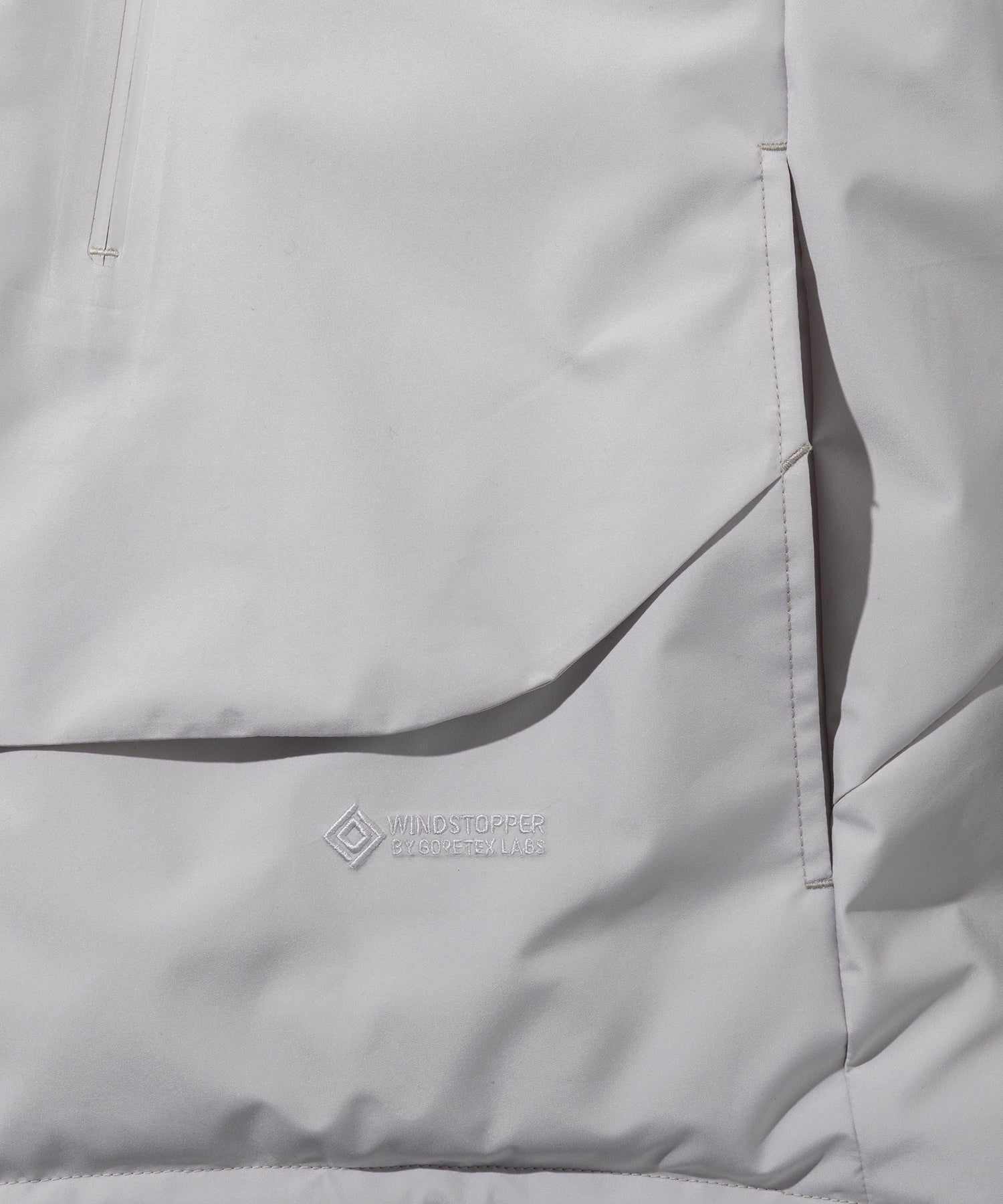 【MENS】GTX DOWN HOODIE ダウンフーディー / WINDSTOPPER(R) プロダクト by GORE-TEX LABS /ウィンドストッパー/ゴアテックス/1PIU1UGUALE3 RELAX × +phenix(ウノピゥウノウグァーレトレ リラックス)