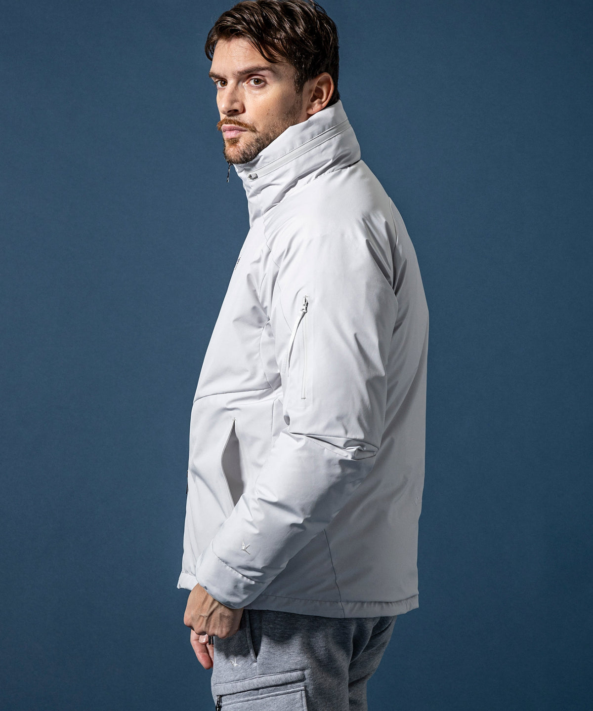 【MENS】GTX STAND DOWN JACKET スタンドダウンジャケット / WINDSTOPPER(R) プロダクト by GORE-TEX LABS /ウィンドストッパー/ゴアテックス/1PIU1UGUALE3 RELAX × +phenix(ウノピゥウノウグァーレトレ リラックス)