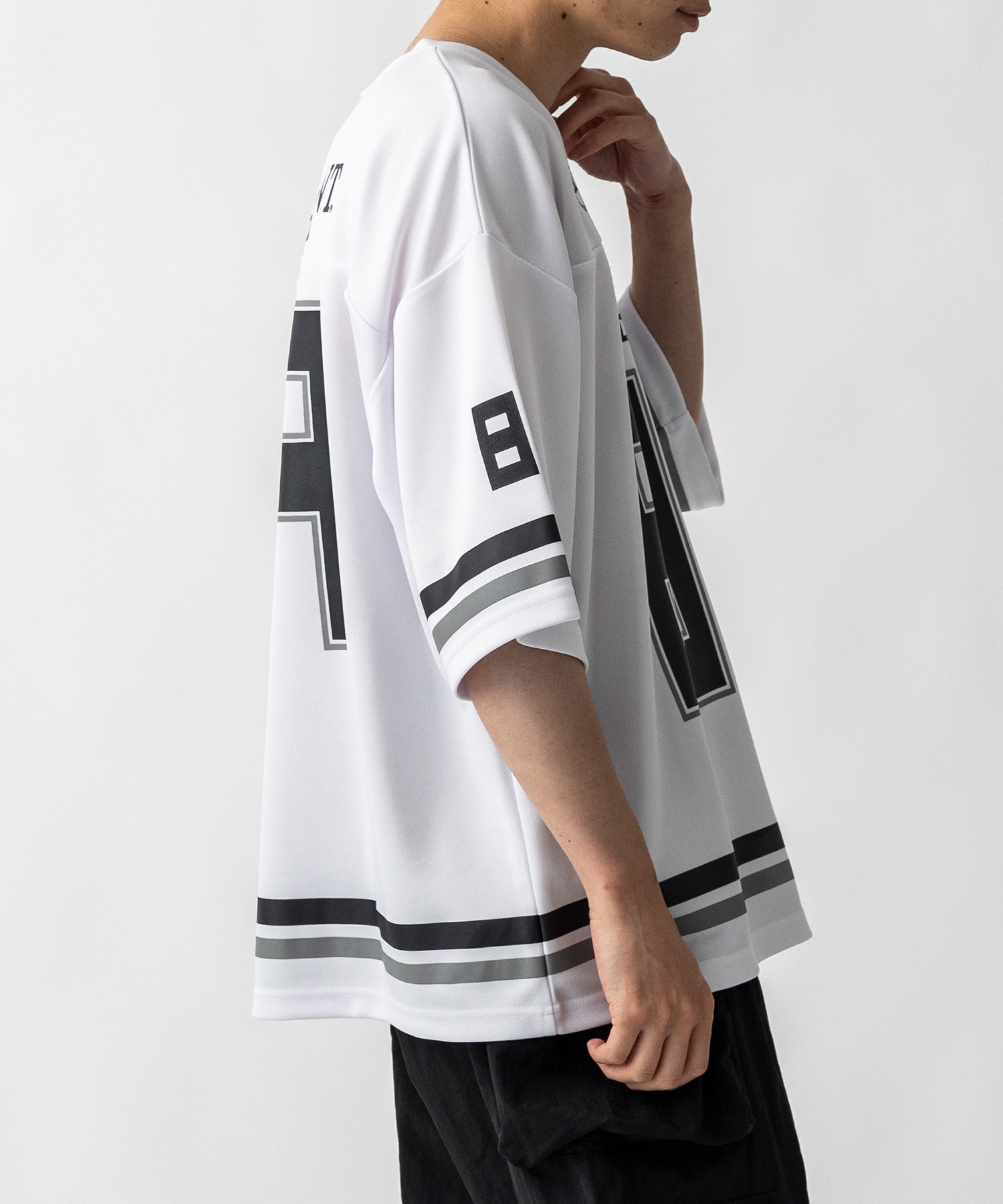 【MENS】ビッグシルエット フロントナンバリングプリント 半袖フットボールTシャツ /inhabitant(インハビタント)