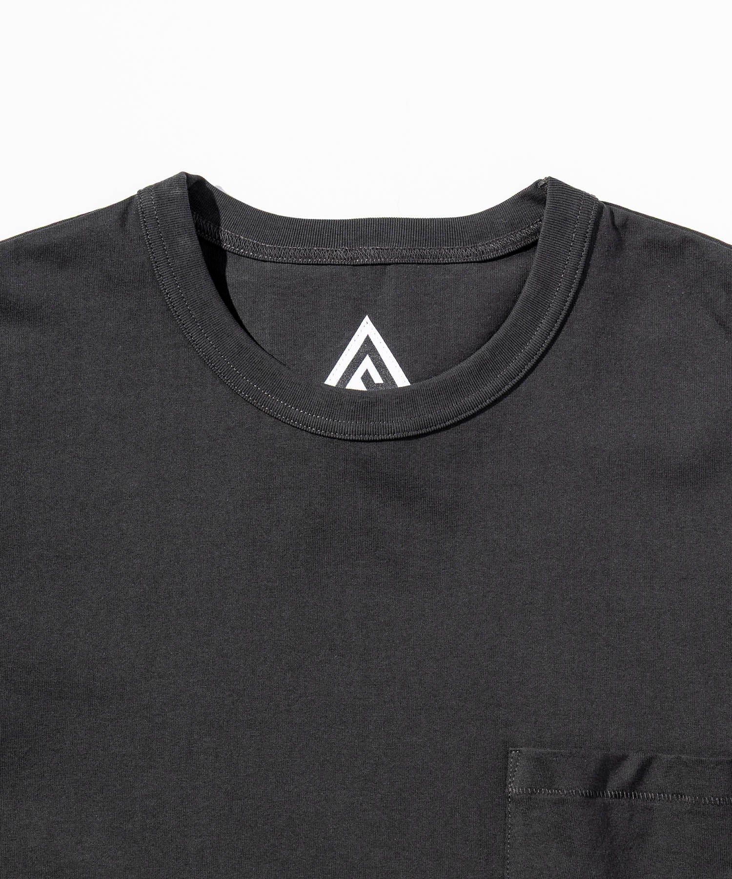 DISTORTED SLOGAN POCKET TEE