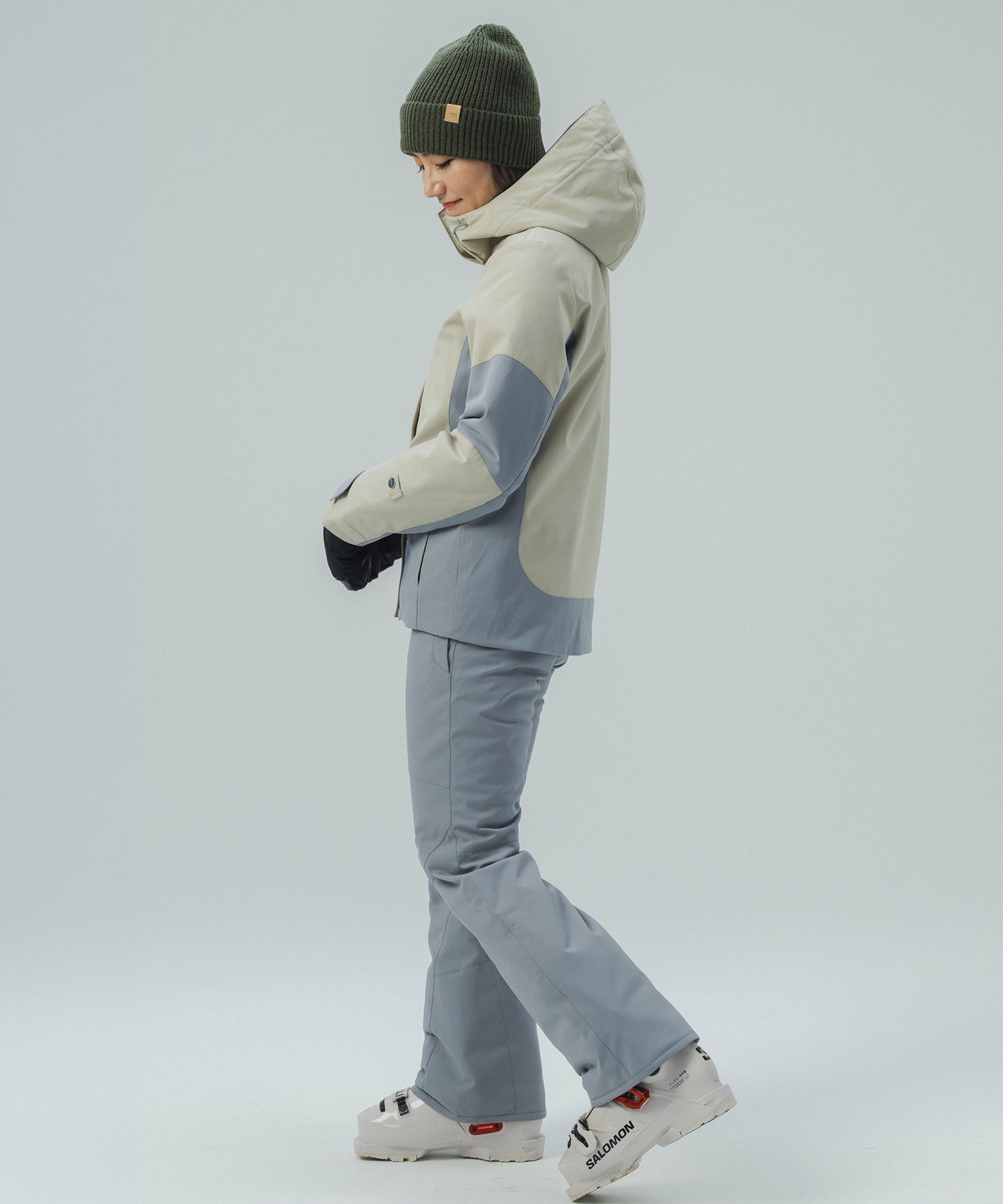【10月上旬お届け予約商品】【WOMENS】ESSENTIAL SUITS / エッセンシャルスーツ / phenix スキーウェア 26AW / 2Piece