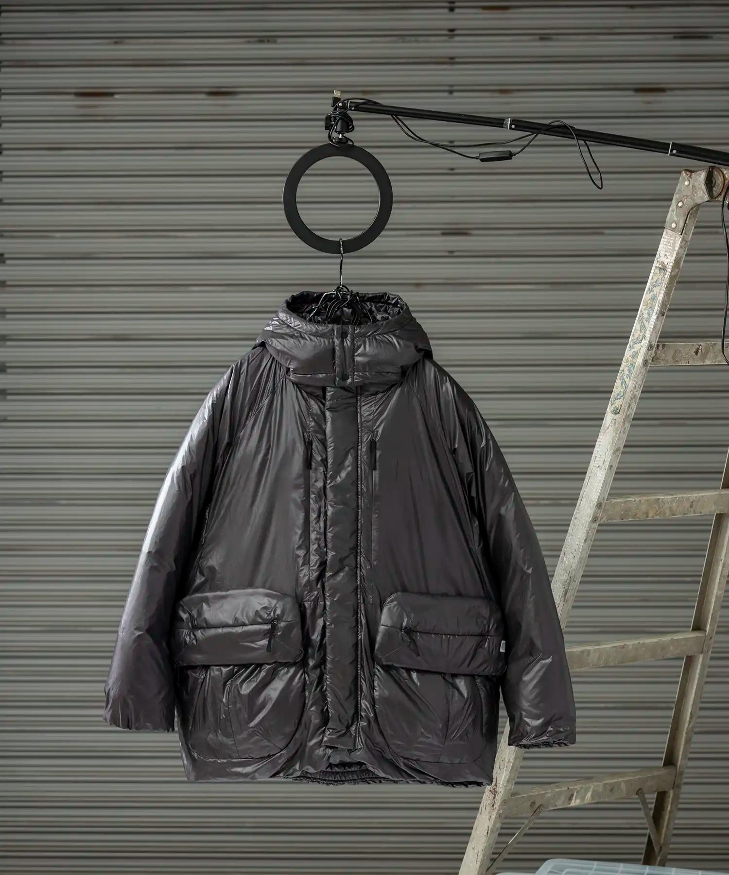 【MENS】ダウンジャケット 背負いストラップ付き Trash bags down jacket / Brilliance shade down proof / アルクフェニックス